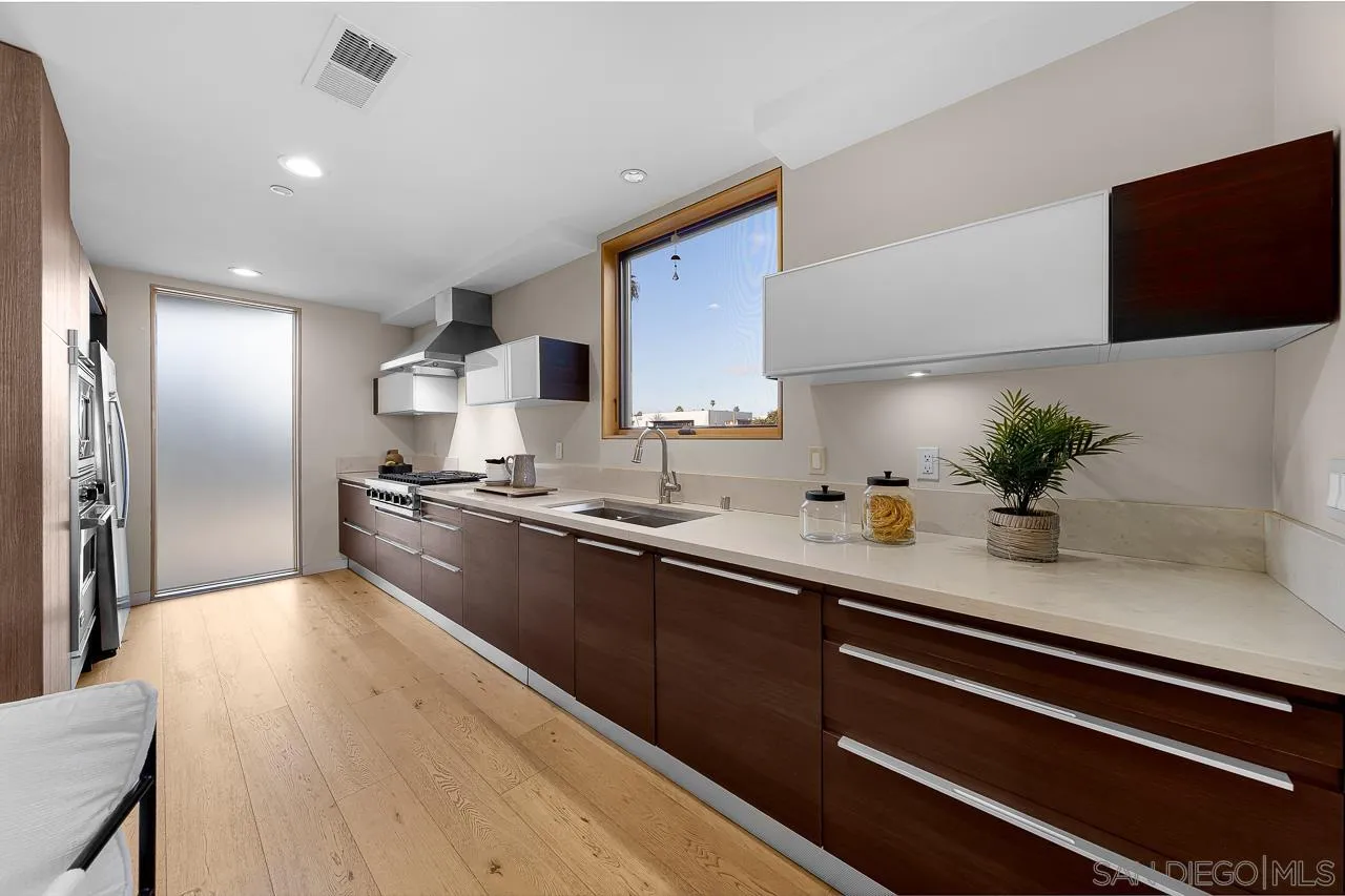 https://cdn.realtyfeed.com/cdn/127/260025353/3d34eae9d32e1a7ece1011feb597fe32.webp