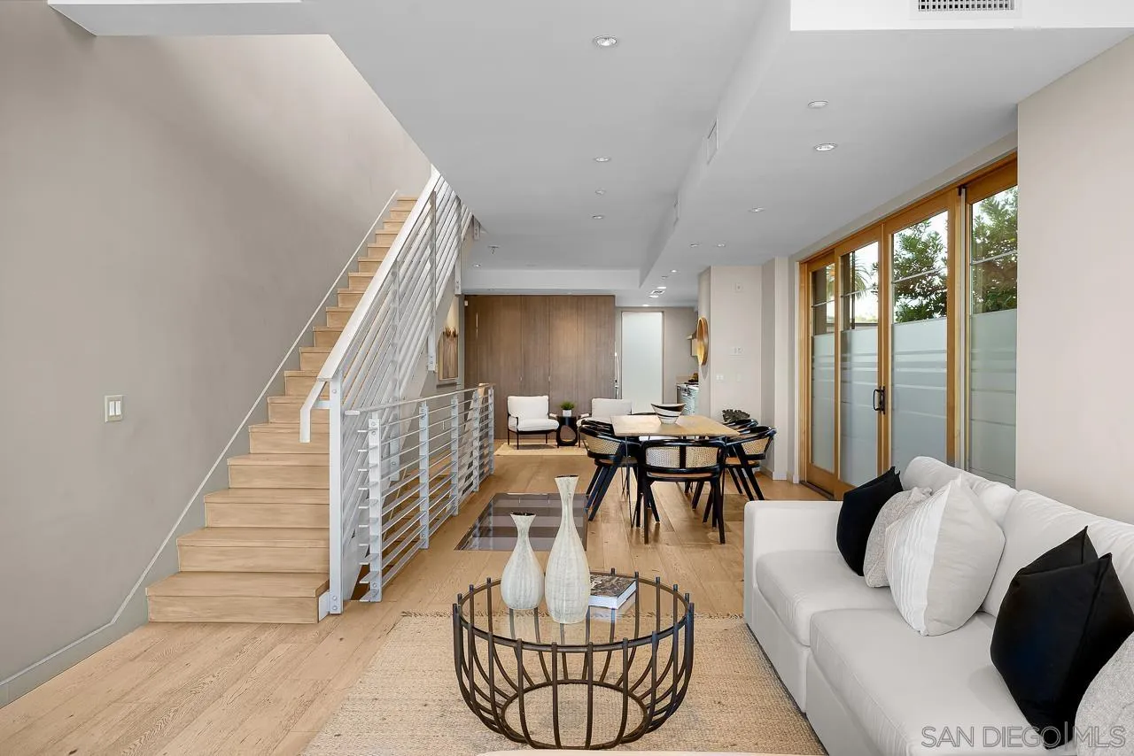 https://cdn.realtyfeed.com/cdn/127/260025353/40e7e7fa13f6974d340306d75e629e5f.webp