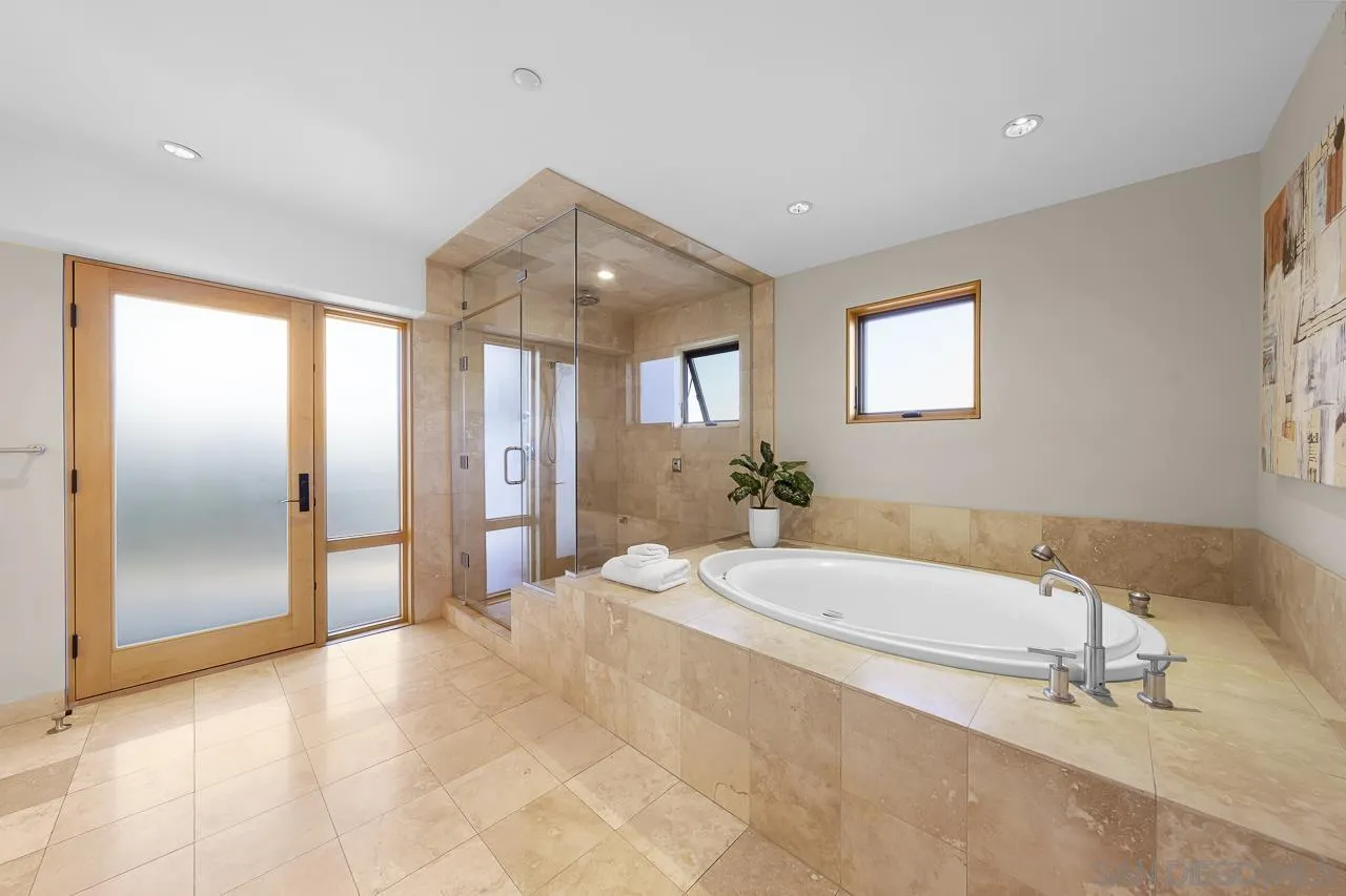 https://cdn.realtyfeed.com/cdn/127/260025353/71fa523aa78a5b020ee984c0d3ecc997.webp
