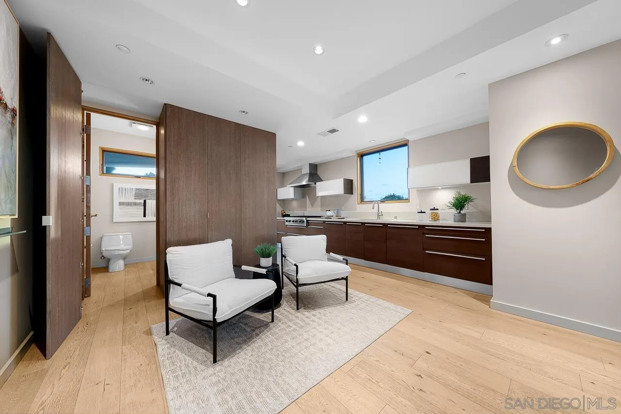 https://cdn.realtyfeed.com/cdn/127/260025353/b35a6f841bfa5e7791411986ce73ae68.webp