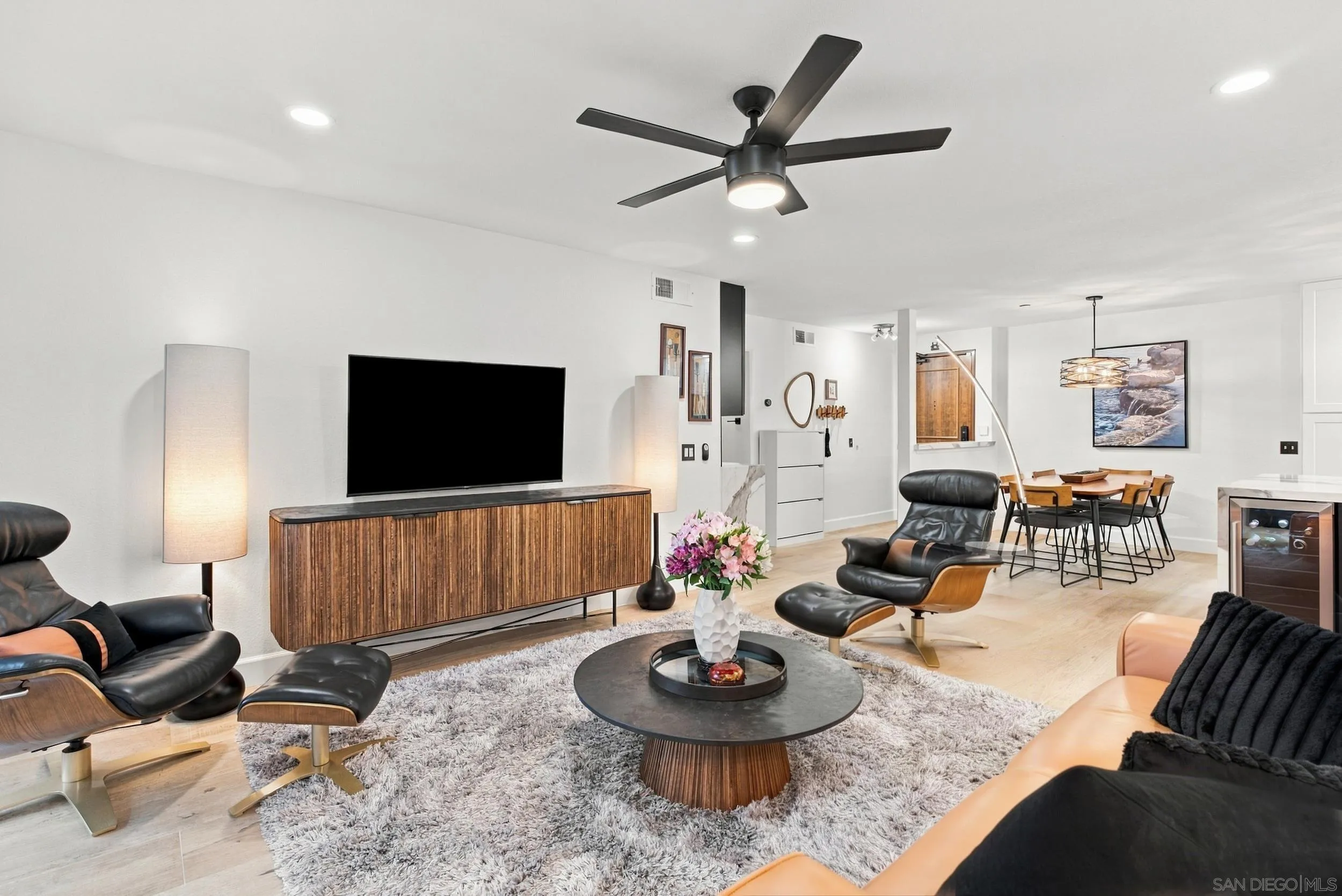https://cdn.realtyfeed.com/cdn/127/260025355/364bb1de6abc6e65ff54bd955dde3815.webp