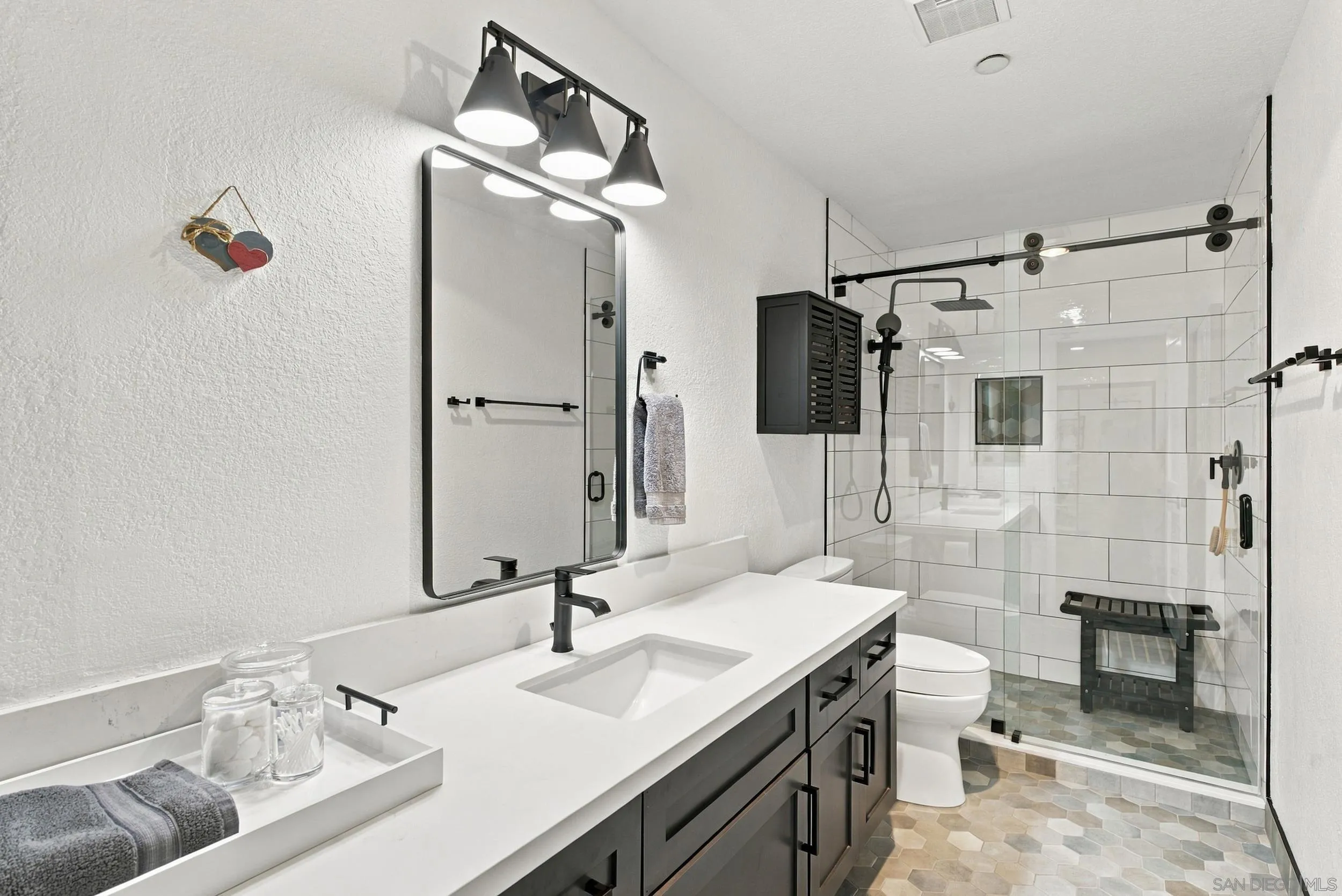 https://cdn.realtyfeed.com/cdn/127/260025355/79e43f9efbff478d0882fdf7c482b719.webp