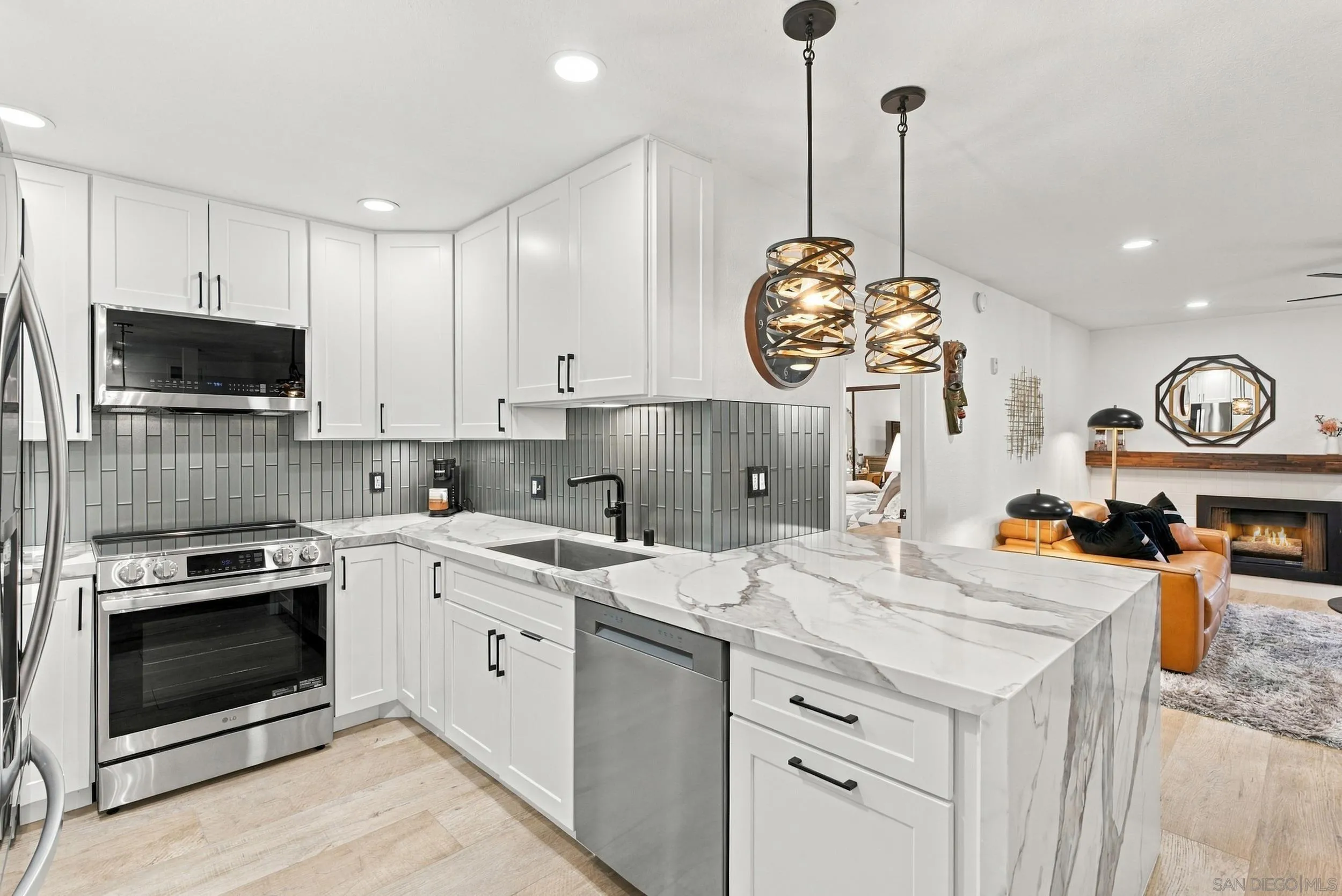 https://cdn.realtyfeed.com/cdn/127/260025355/94060afeffa59f7d99479459de75fa4f.webp