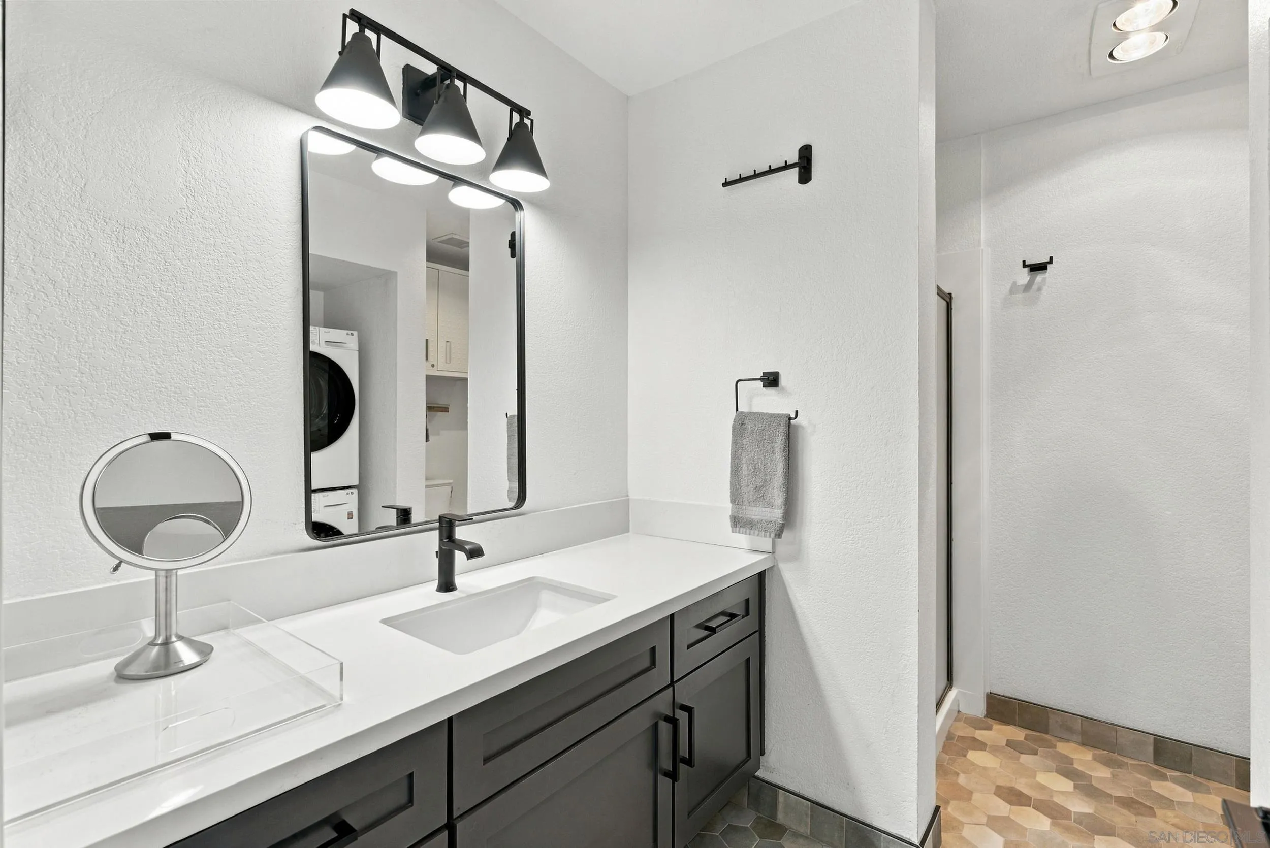 https://cdn.realtyfeed.com/cdn/127/260025355/a56ec11593ba6bbf21e390655c1e72b0.webp