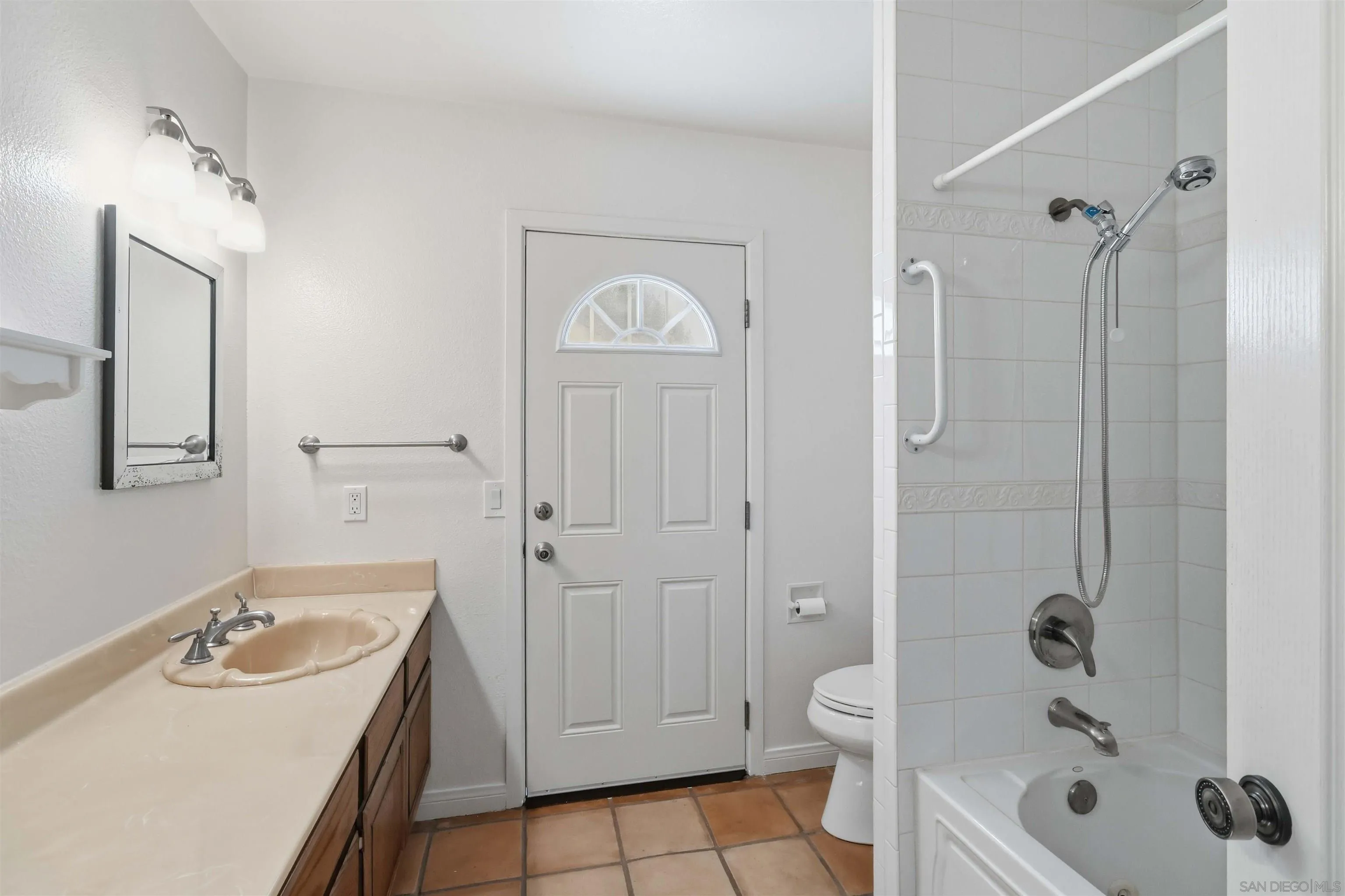 2365 Carriage Cir, Oceanside, CA 92056 Hall Full bathroom