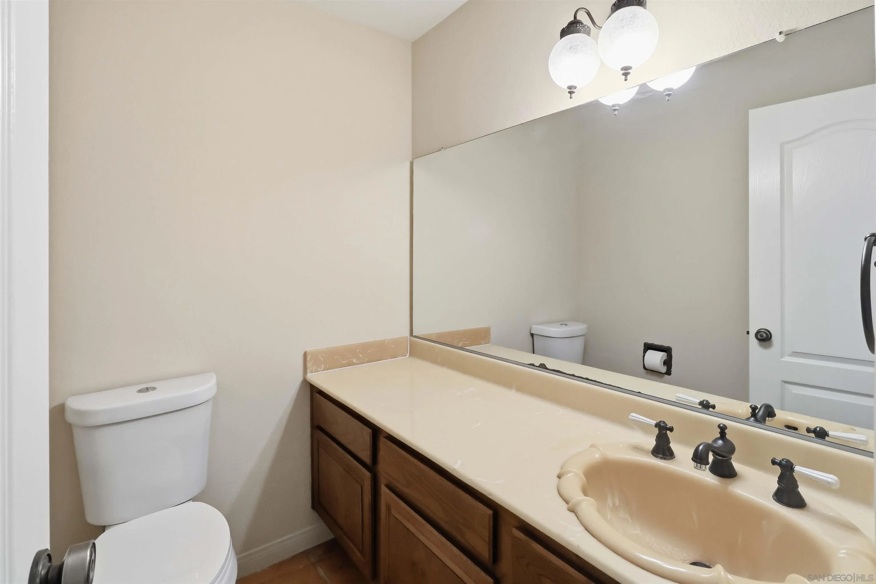 2365 Carriage Cir, Oceanside, CA 92056 Hall 1/4 Bathroom