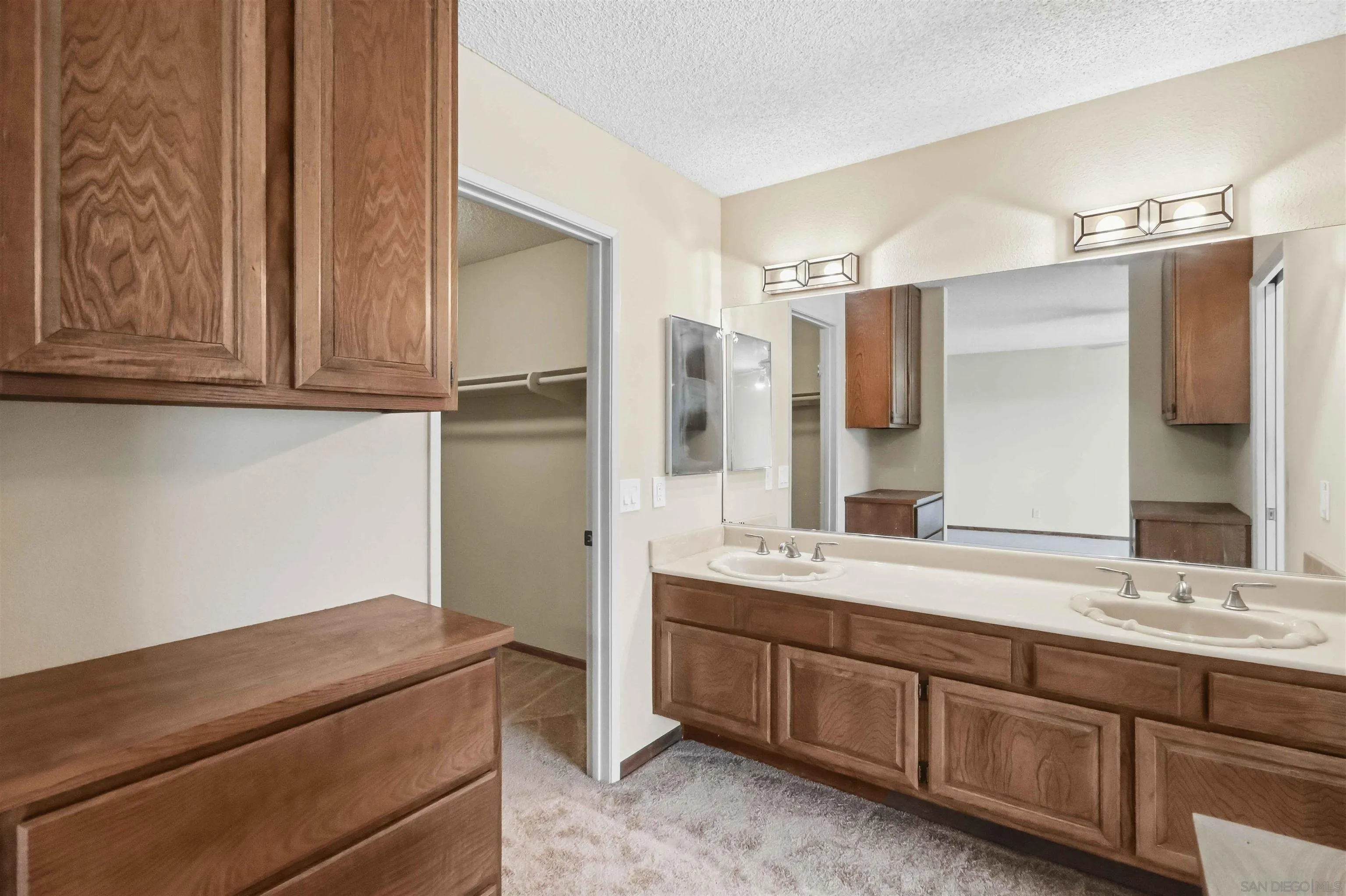 2365 Carriage Cir, Oceanside, CA 92056 Primary Bath