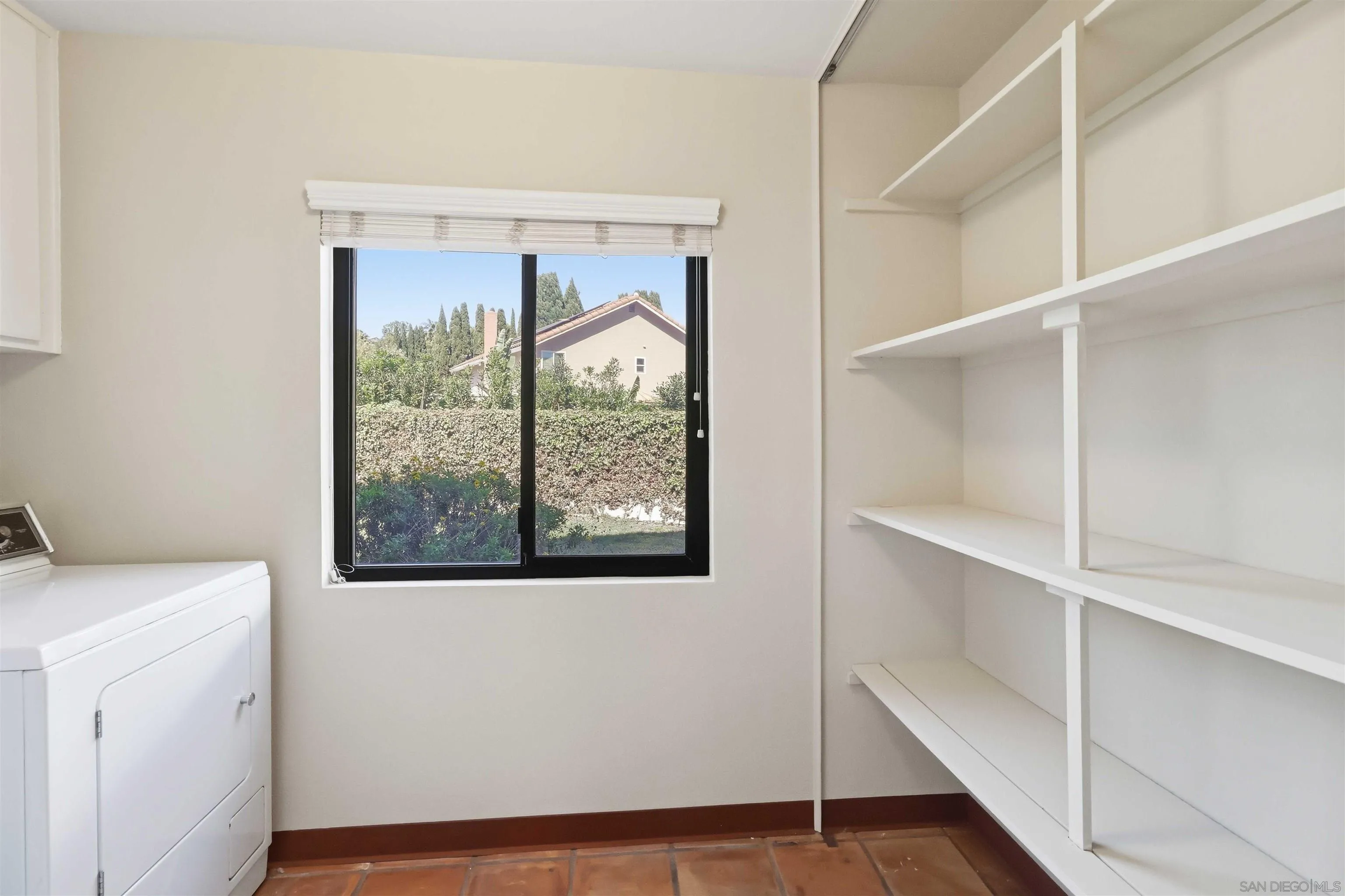 2365 Carriage Cir, Oceanside, CA 92056 Laundry/Pantry off of Kitchen