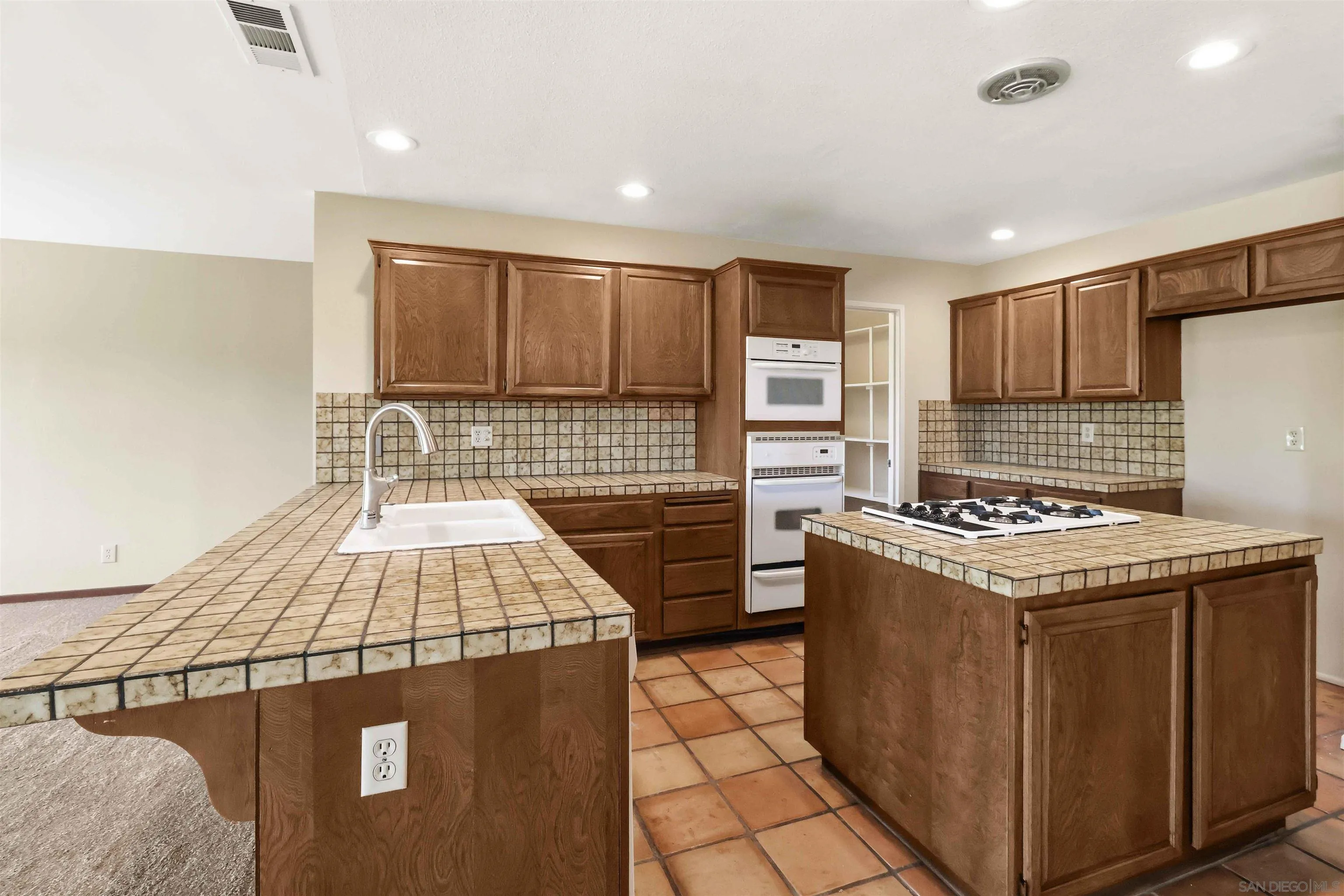2365 Carriage Cir, Oceanside, CA 92056 Kitchen