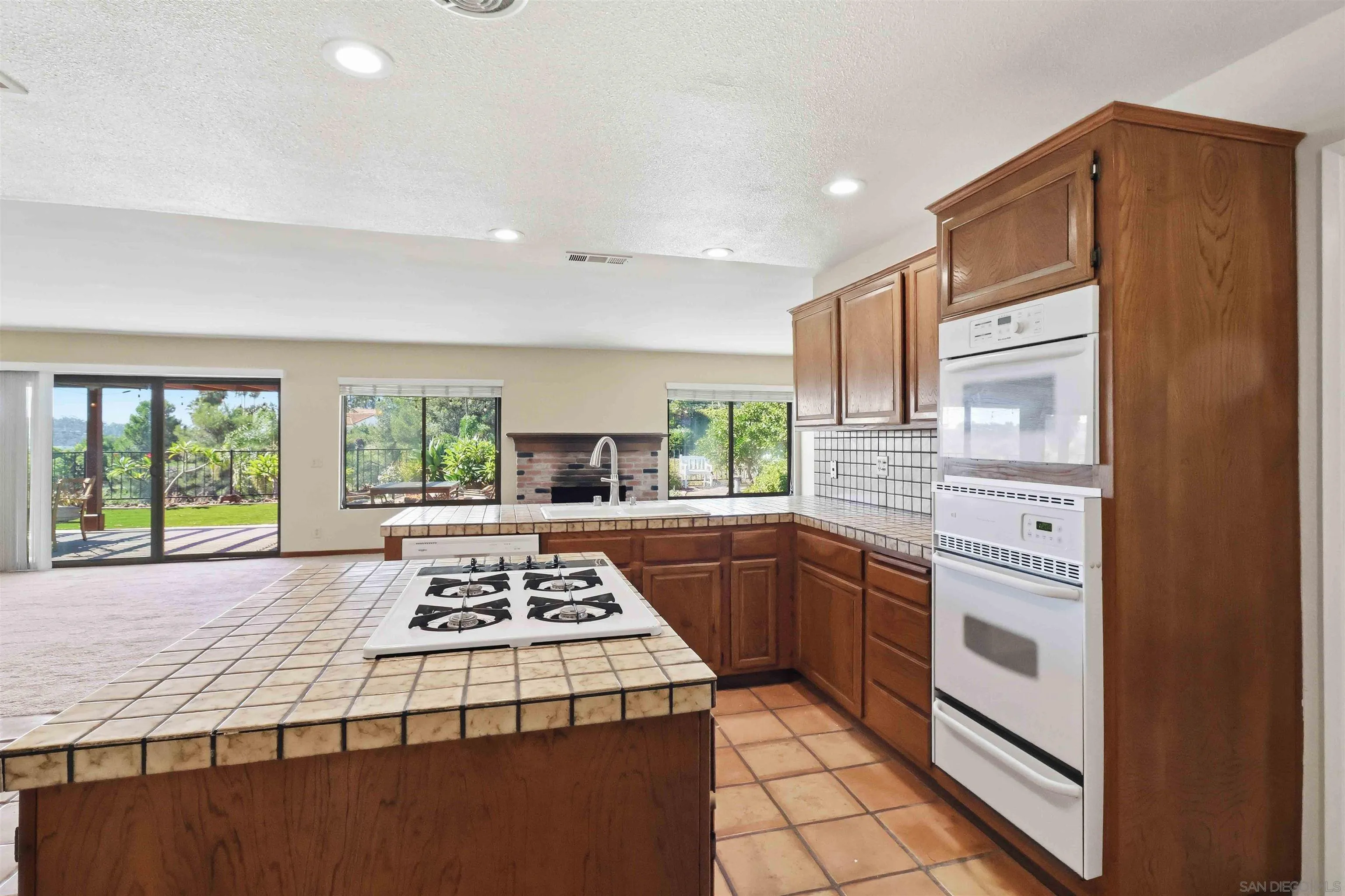 2365 Carriage Cir, Oceanside, CA 92056 Kitchen