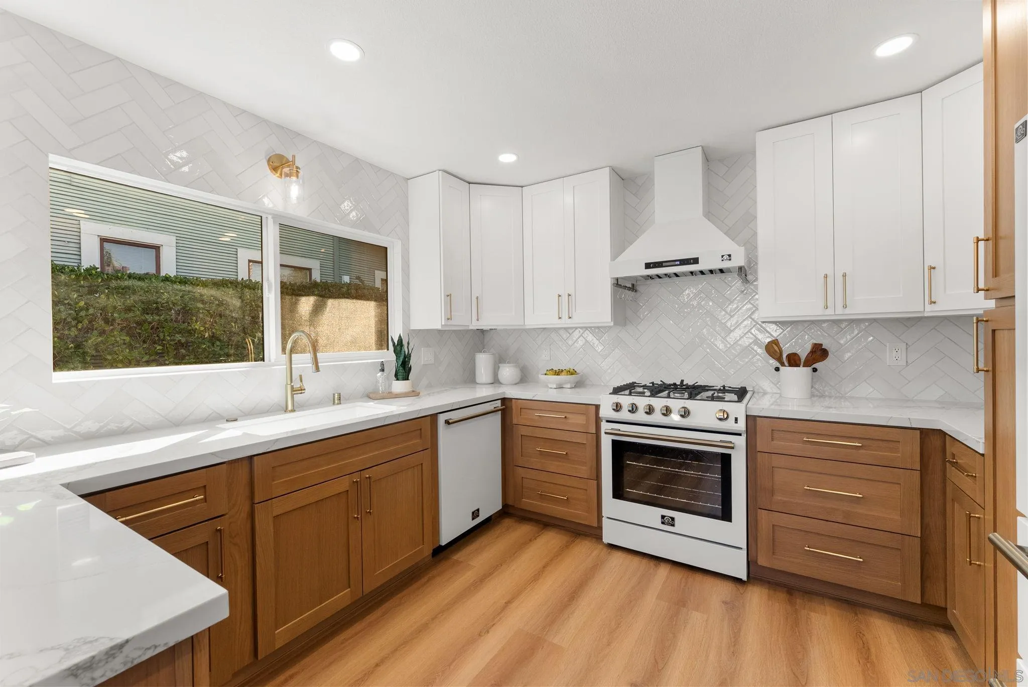 https://cdn.realtyfeed.com/cdn/127/260025369/97d1acb89297cf34a2014d47408e51b6.webp