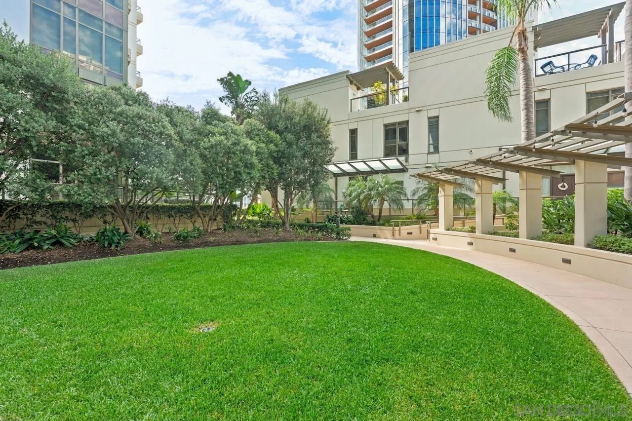 700 W E, #1305, San Diego, CA 92101 700 W E, #1305, San Diego, CA 92101
