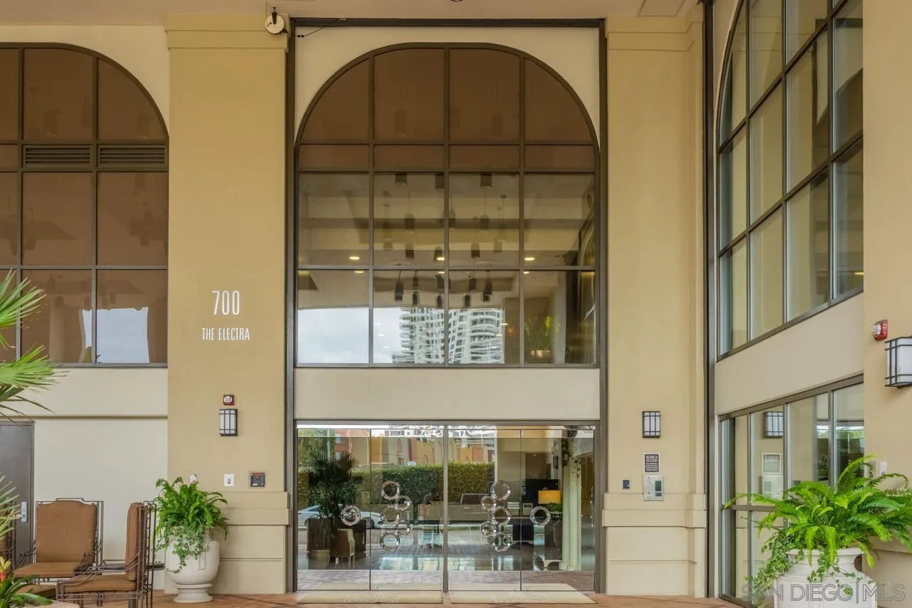 700 W E, #1305, San Diego, CA 92101 700 W E, #1305, San Diego, CA 92101