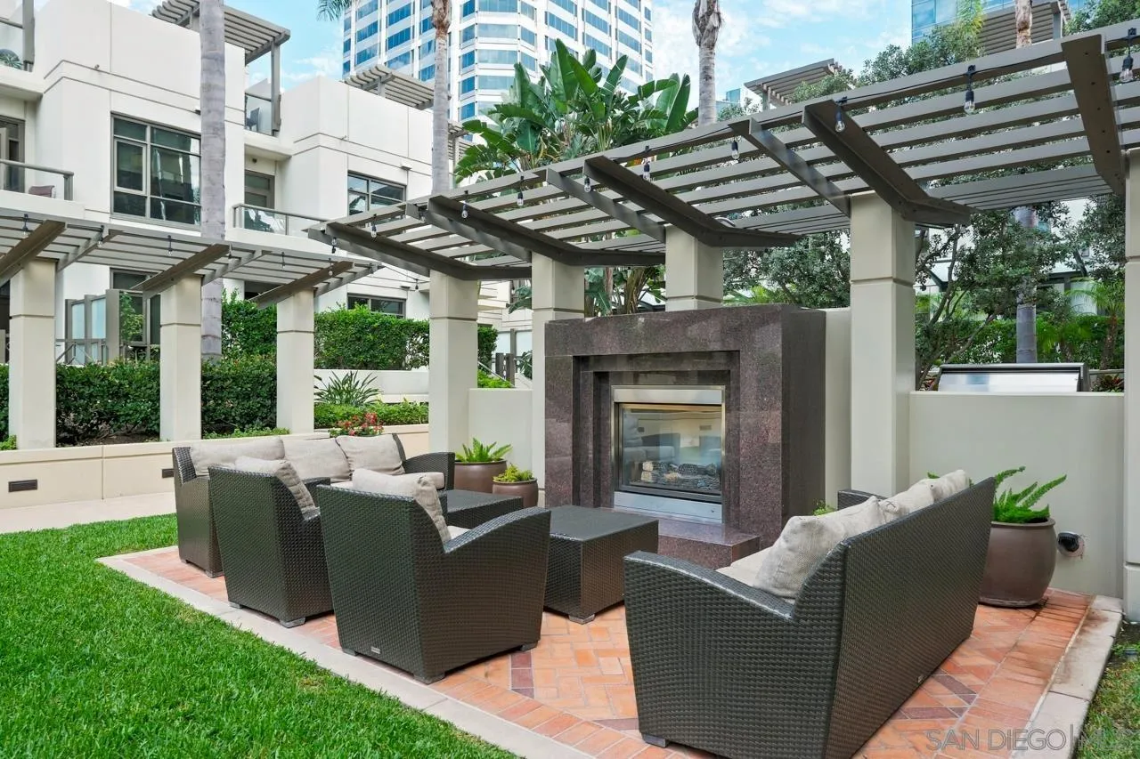 700 W E, #1305, San Diego, CA 92101 700 W E, #1305, San Diego, CA 92101