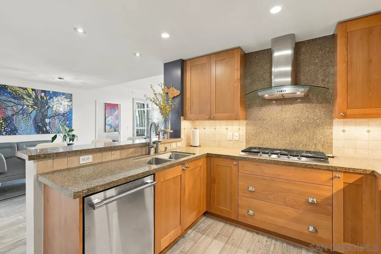 700 W E, #1305, San Diego, CA 92101 700 W E, #1305, San Diego, CA 92101