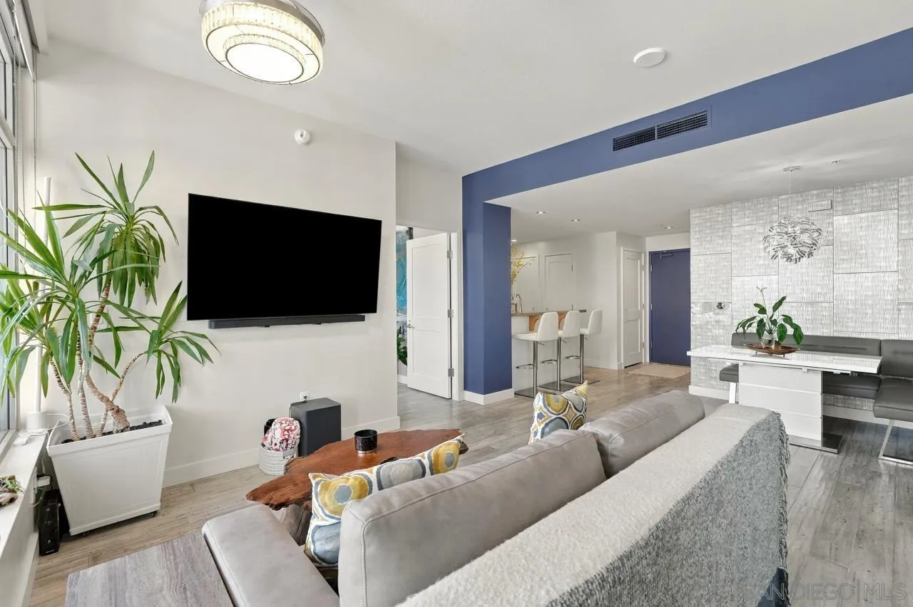 700 W E, #1305, San Diego, CA 92101 700 W E, #1305, San Diego, CA 92101