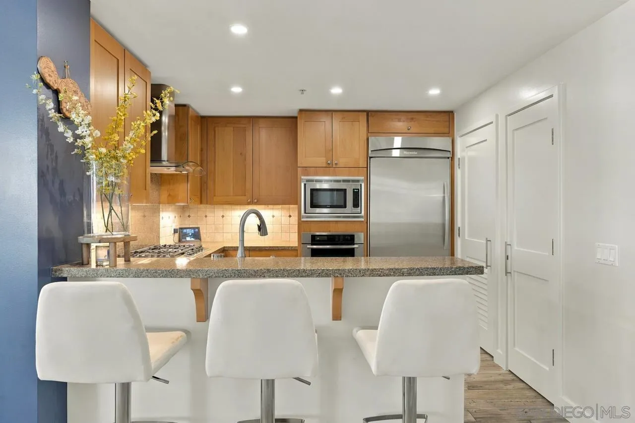 700 W E, #1305, San Diego, CA 92101 700 W E, #1305, San Diego, CA 92101