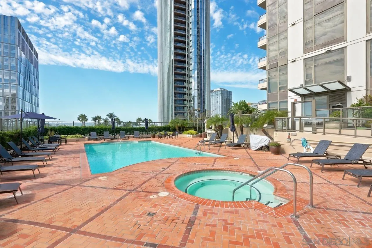 700 W E, #1305, San Diego, CA 92101 700 W E, #1305, San Diego, CA 92101