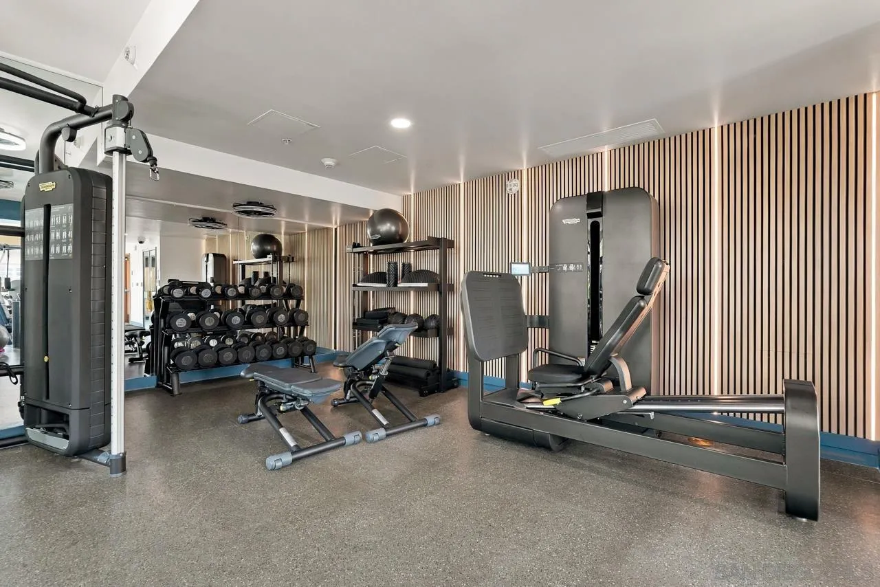700 W E, #1305, San Diego, CA 92101 700 W E, #1305, San Diego, CA 92101