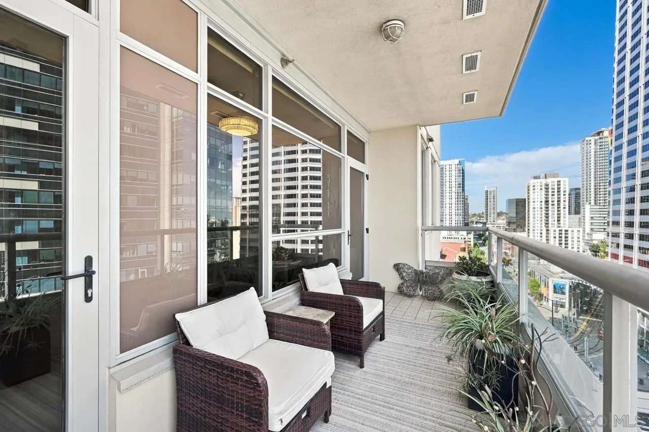 700 W E, #1305, San Diego, CA 92101 700 W E, #1305, San Diego, CA 92101