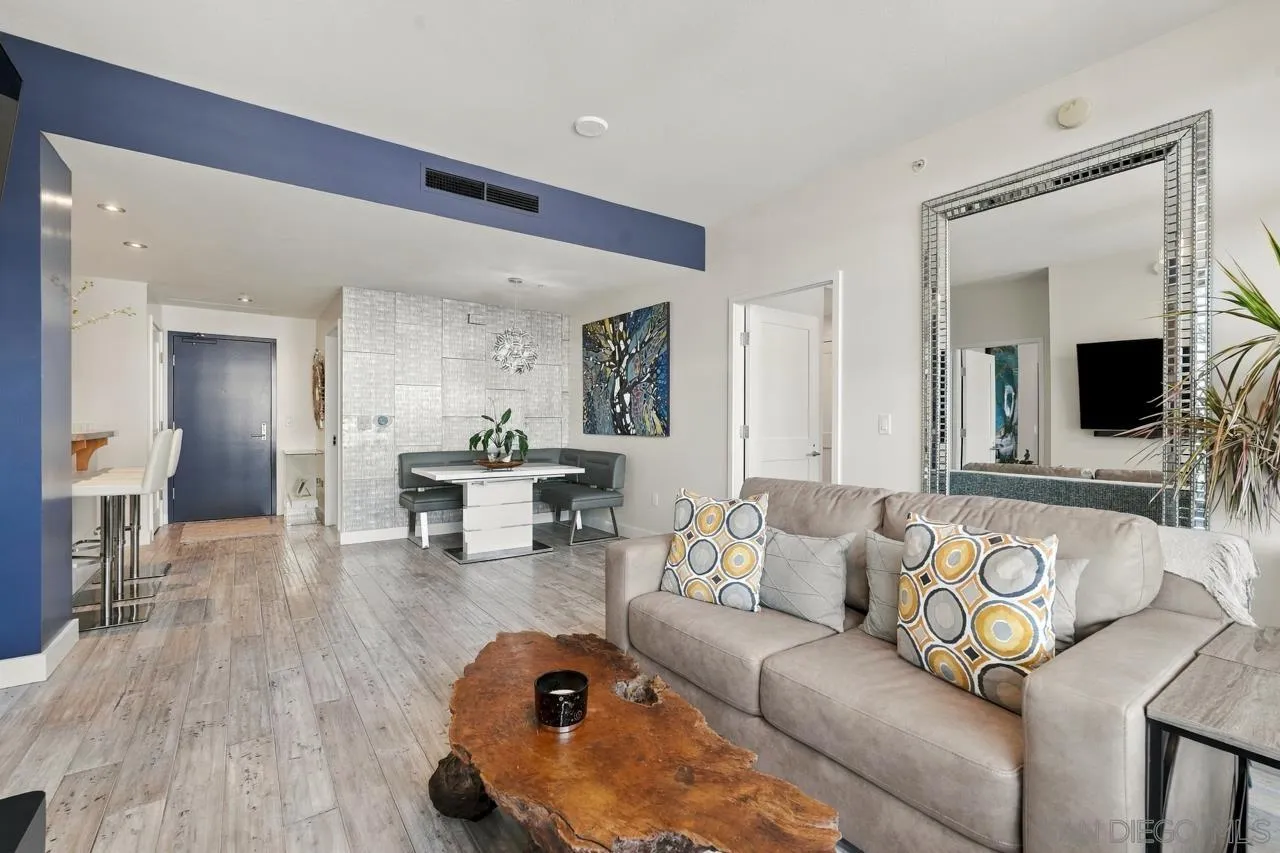700 W E, #1305, San Diego, CA 92101 700 W E, #1305, San Diego, CA 92101