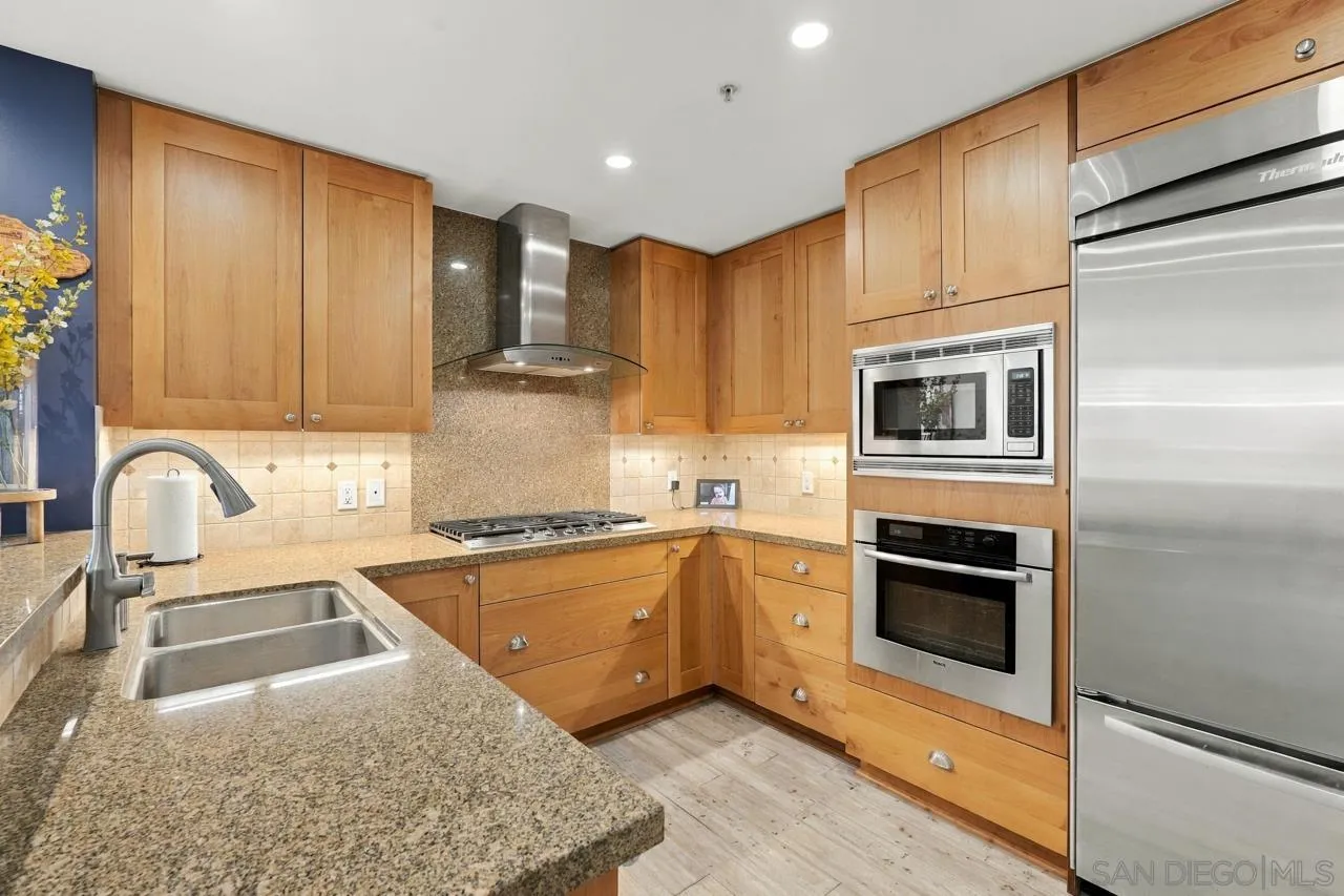 700 W E, #1305, San Diego, CA 92101 700 W E, #1305, San Diego, CA 92101