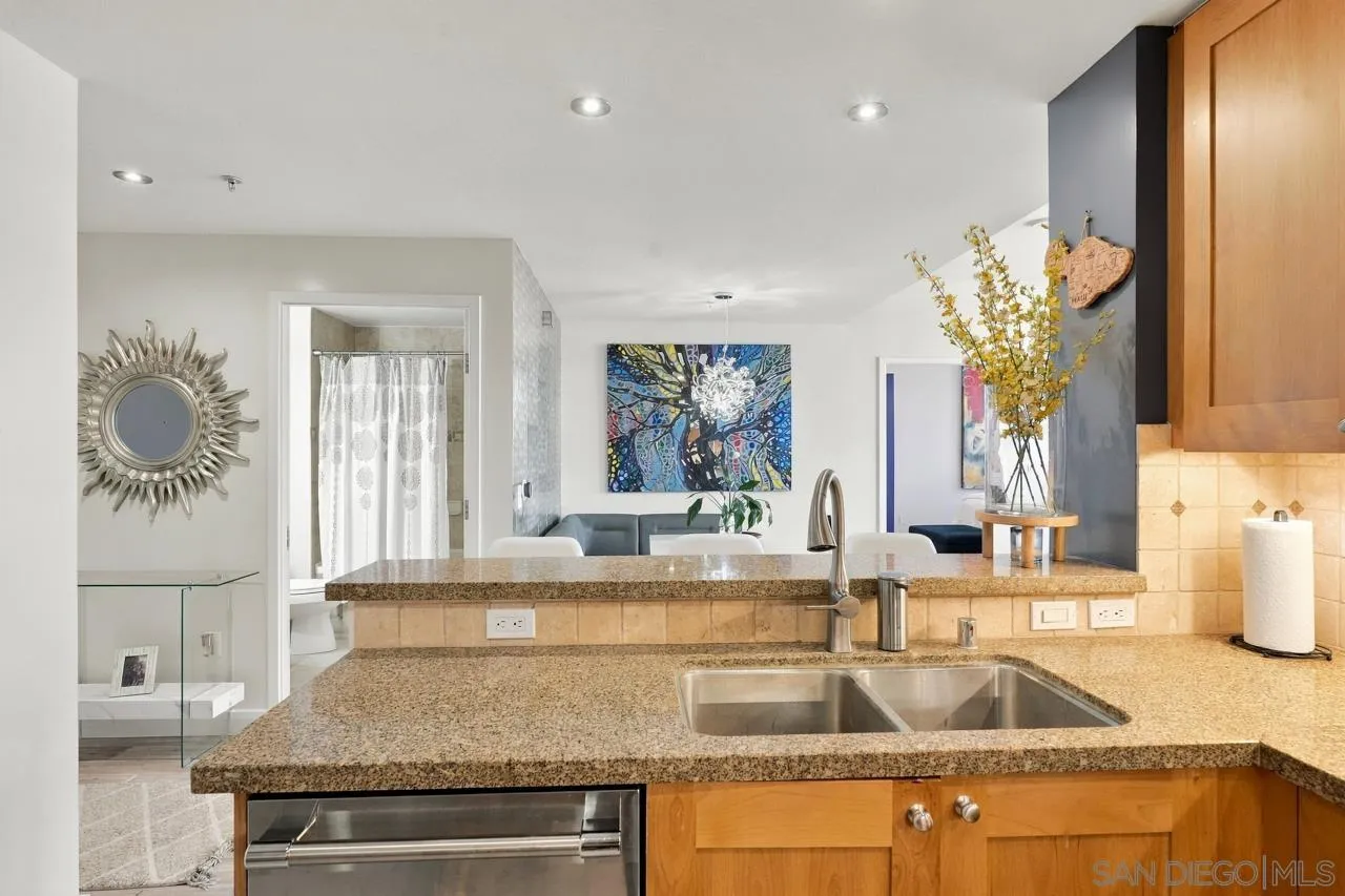 700 W E, #1305, San Diego, CA 92101 700 W E, #1305, San Diego, CA 92101