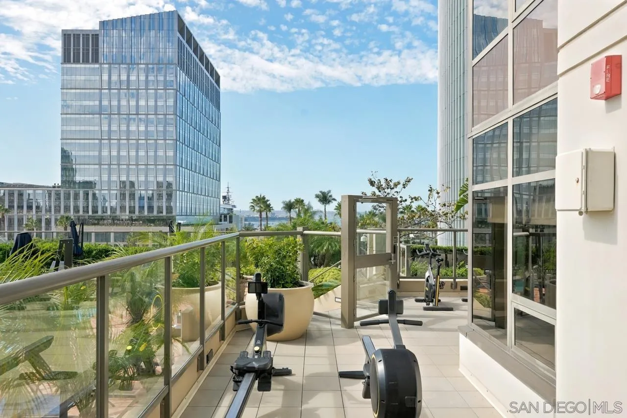 700 W E, #1305, San Diego, CA 92101 700 W E, #1305, San Diego, CA 92101