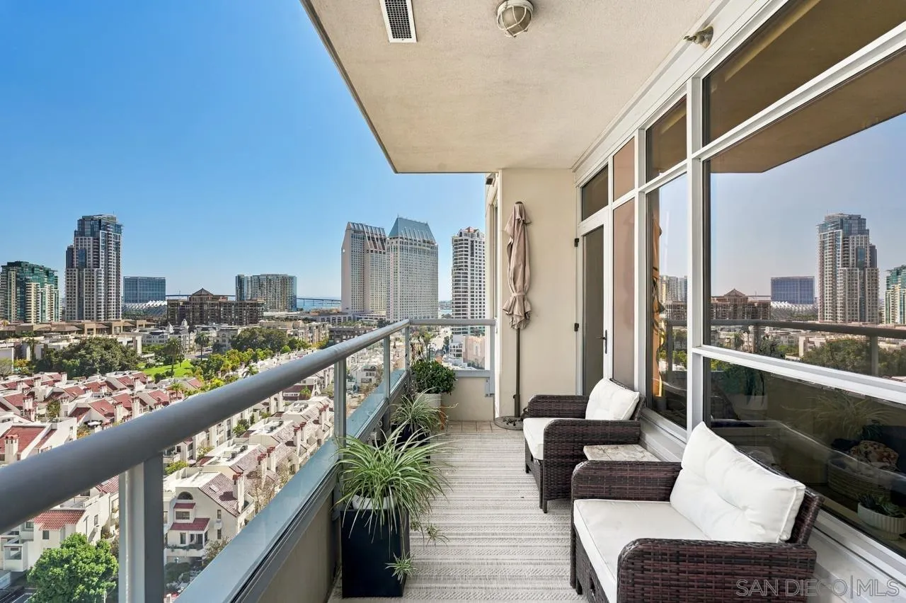 700 W E, #1305, San Diego, CA 92101 700 W E, #1305, San Diego, CA 92101