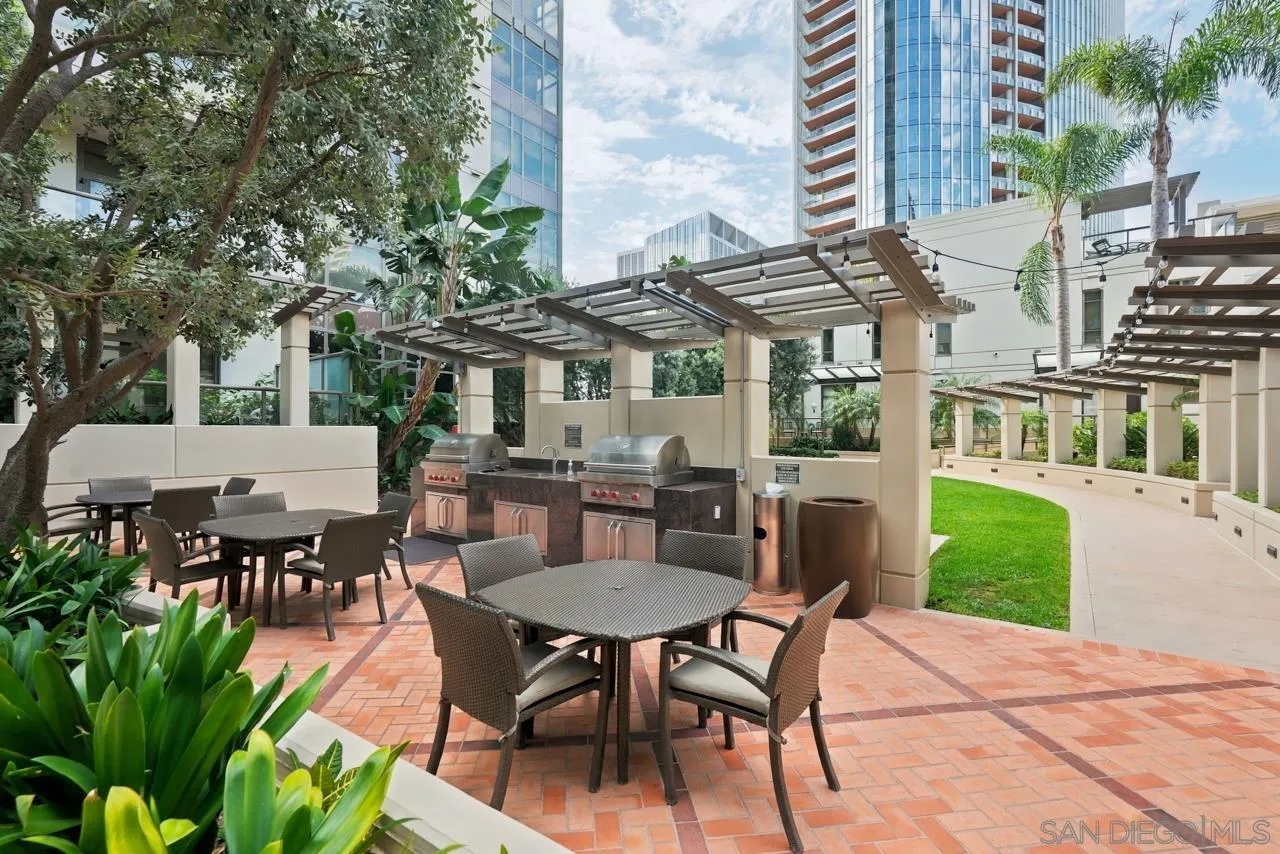 700 W E, #1305, San Diego, CA 92101 700 W E, #1305, San Diego, CA 92101