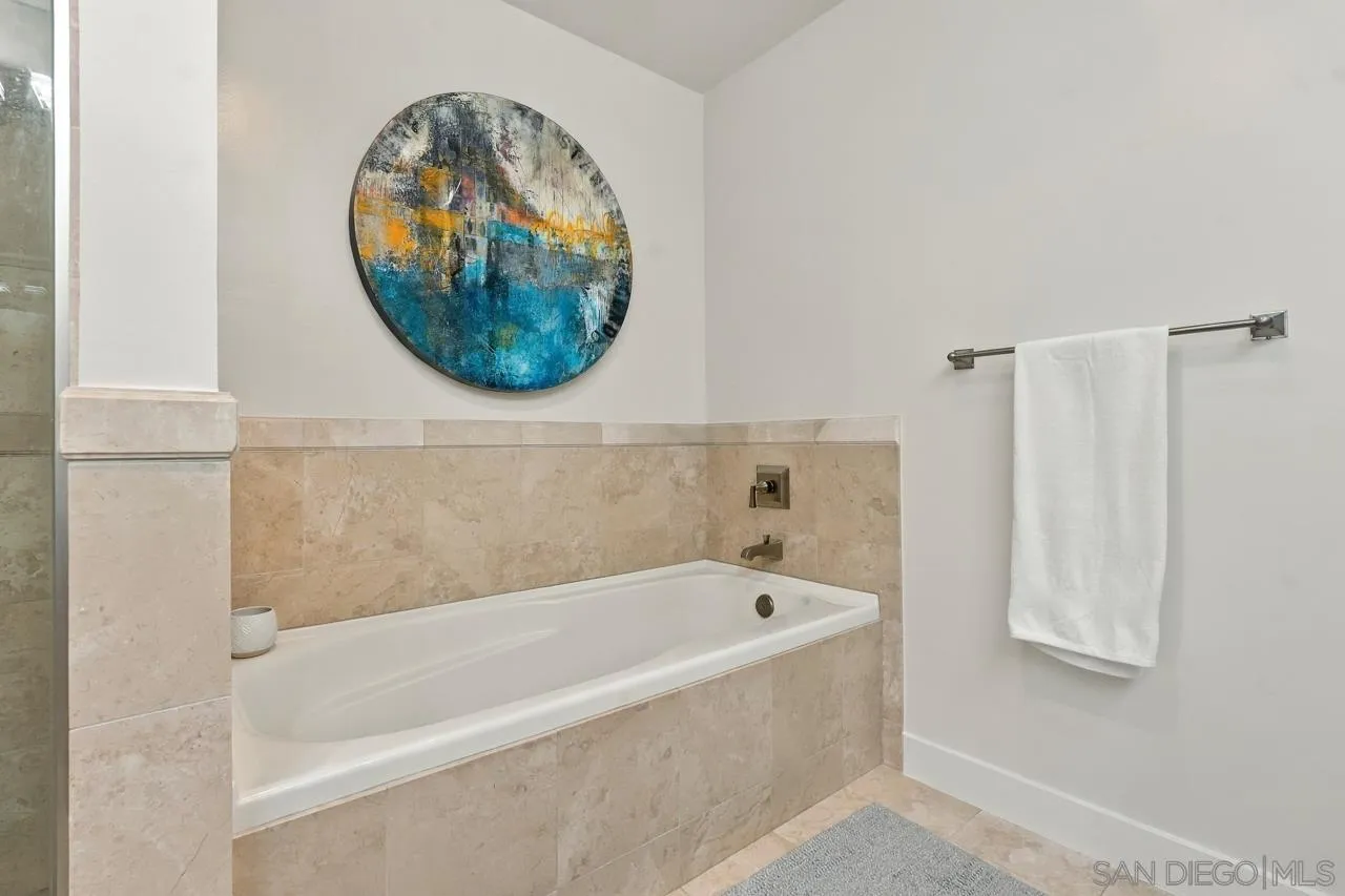 700 W E, #1305, San Diego, CA 92101 700 W E, #1305, San Diego, CA 92101