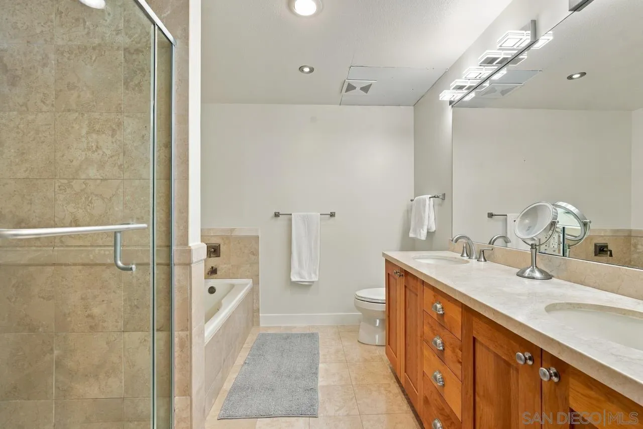 700 W E, #1305, San Diego, CA 92101 700 W E, #1305, San Diego, CA 92101