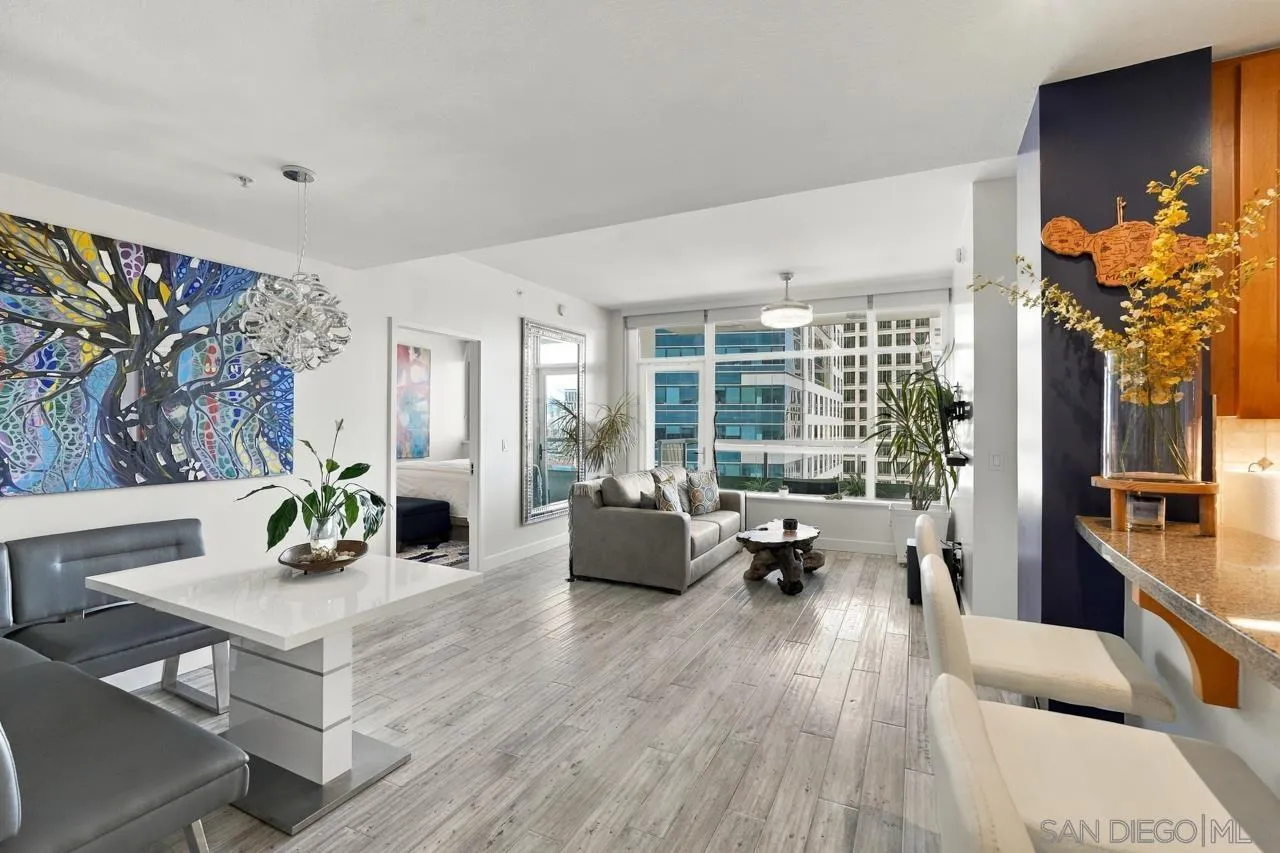 700 W E, #1305, San Diego, CA 92101 700 W E, #1305, San Diego, CA 92101
