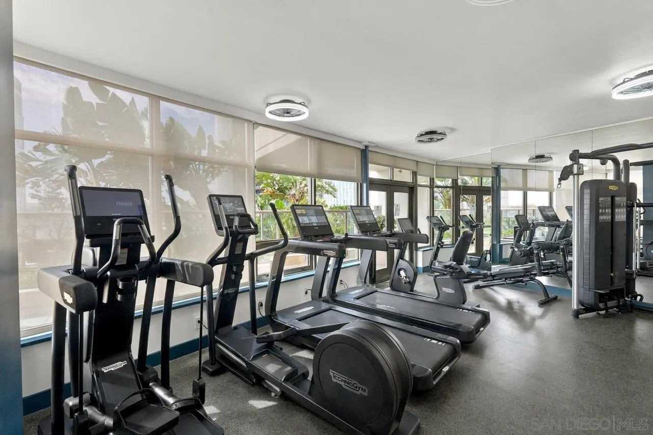 700 W E, #1305, San Diego, CA 92101 700 W E, #1305, San Diego, CA 92101
