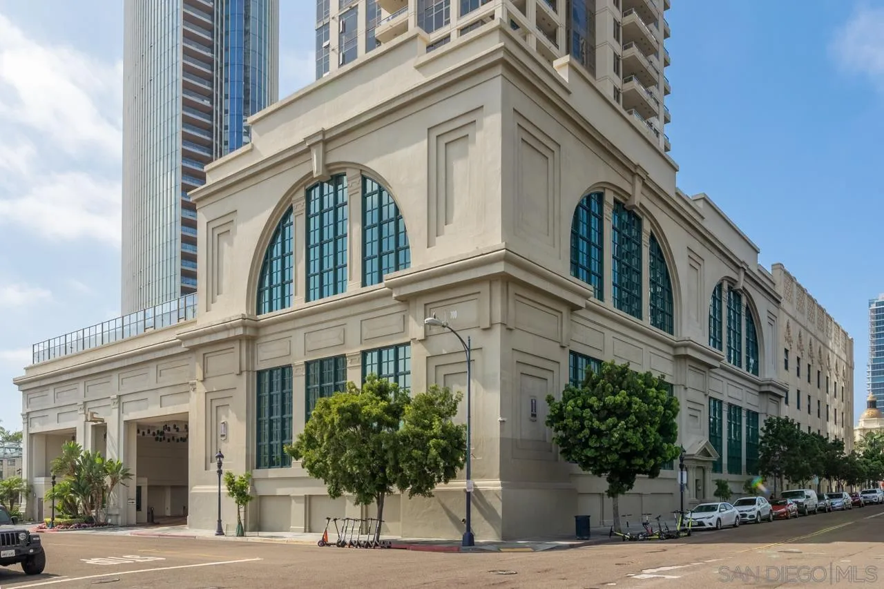 700 W E, #1305, San Diego, CA 92101 700 W E, #1305, San Diego, CA 92101