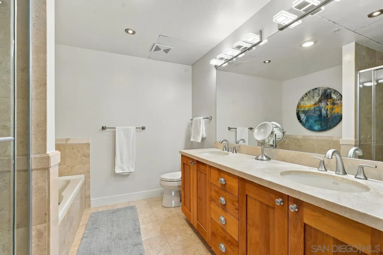 700 W E, #1305, San Diego, CA 92101 700 W E, #1305, San Diego, CA 92101