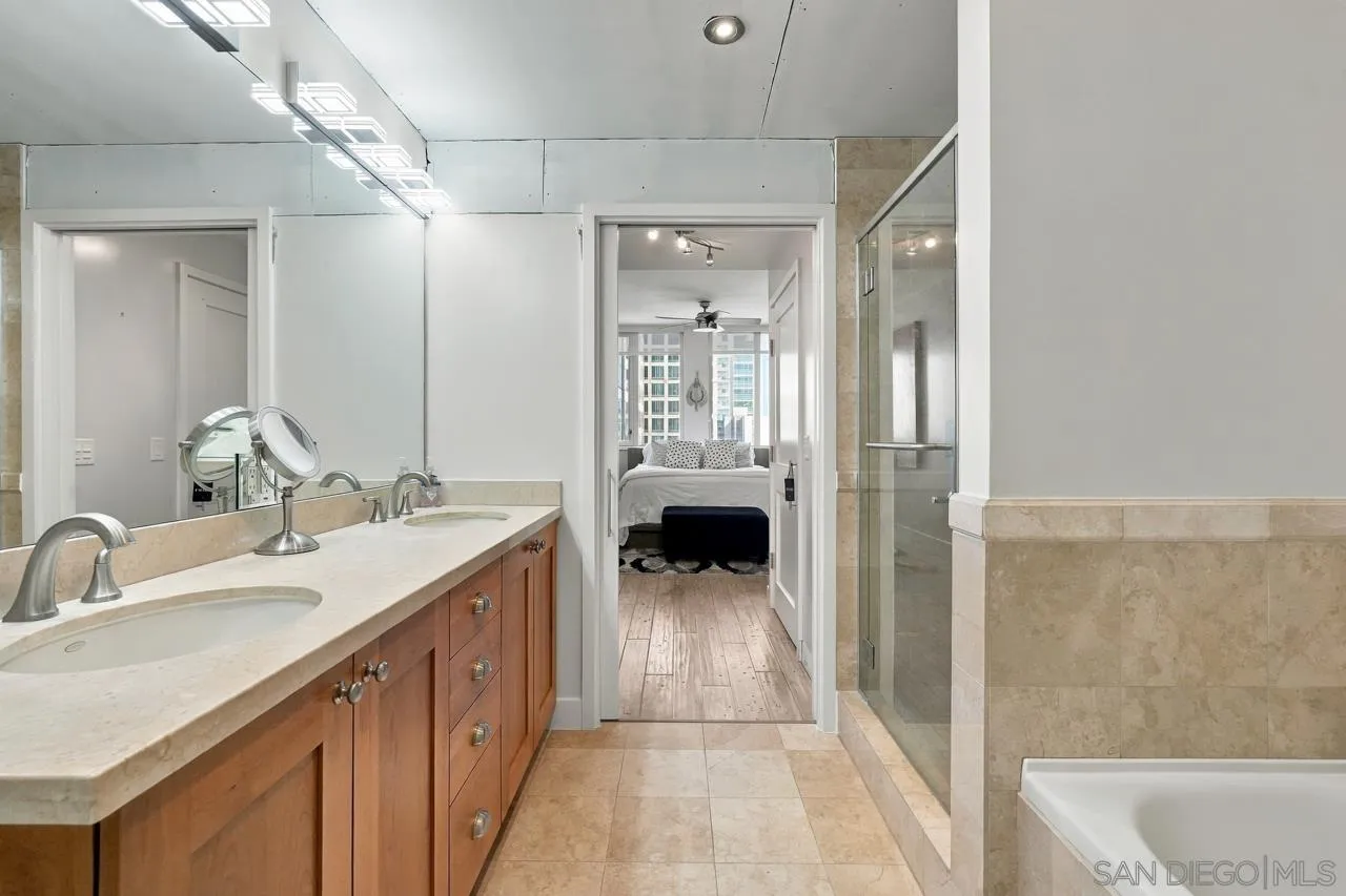 700 W E, #1305, San Diego, CA 92101 700 W E, #1305, San Diego, CA 92101