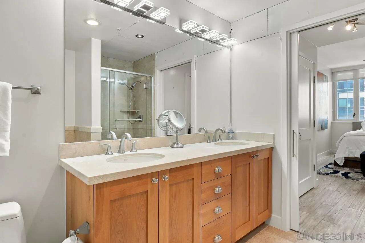 700 W E, #1305, San Diego, CA 92101 700 W E, #1305, San Diego, CA 92101