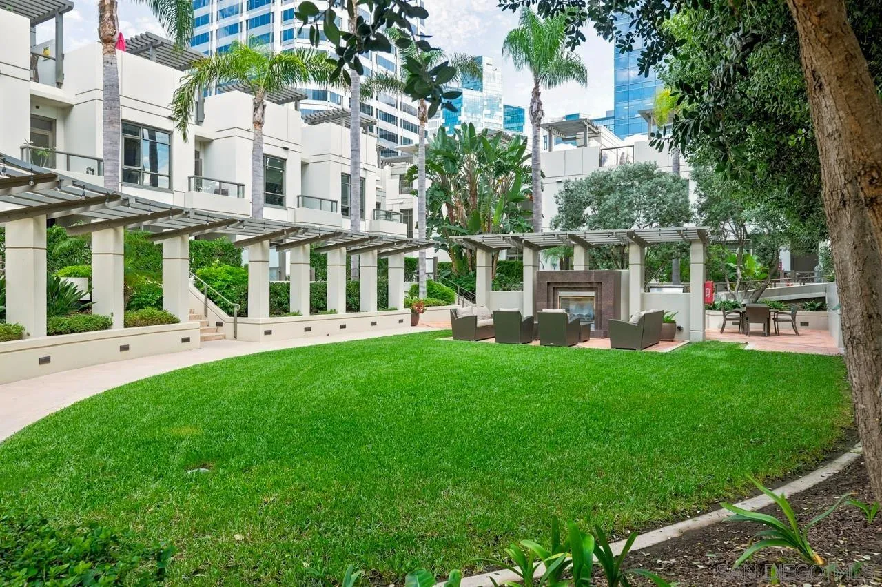 700 W E, #1305, San Diego, CA 92101 700 W E, #1305, San Diego, CA 92101
