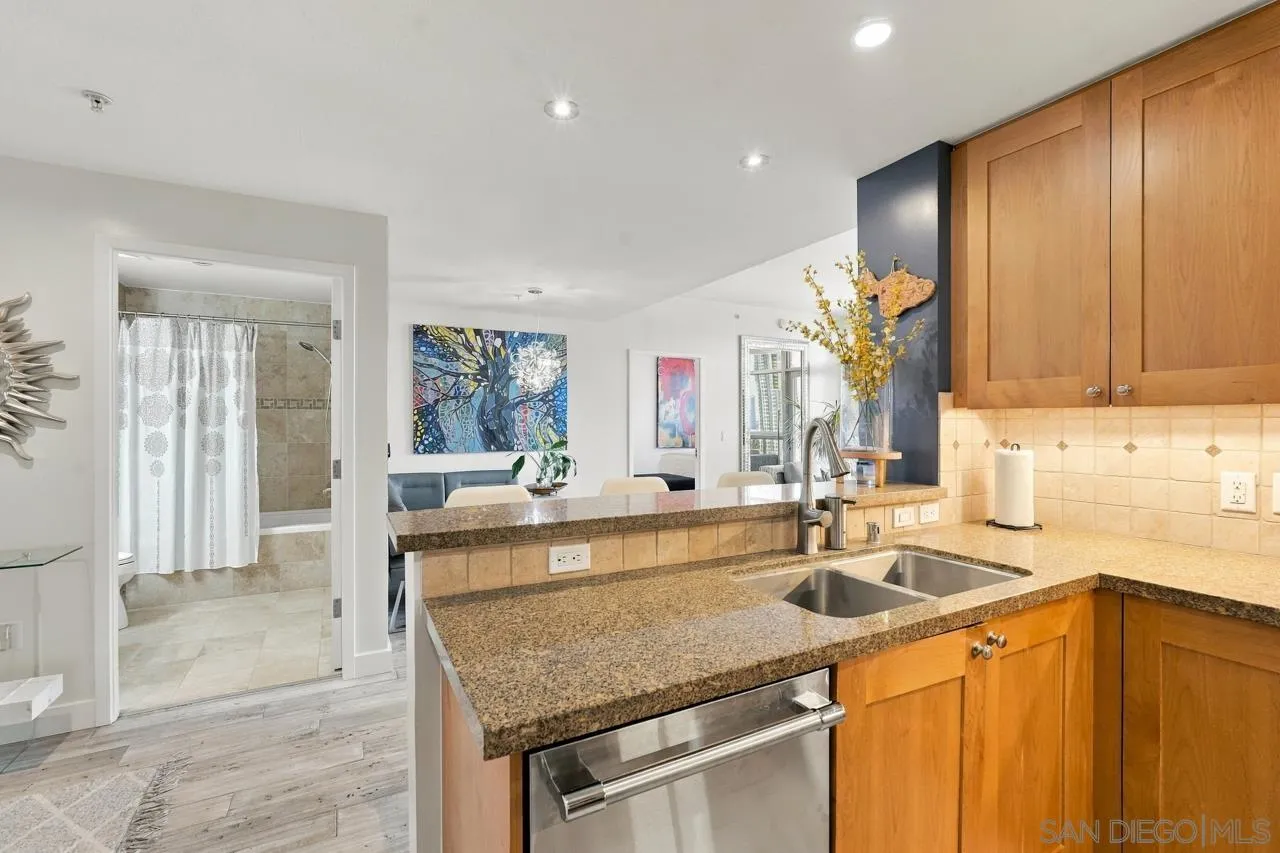 700 W E, #1305, San Diego, CA 92101 700 W E, #1305, San Diego, CA 92101