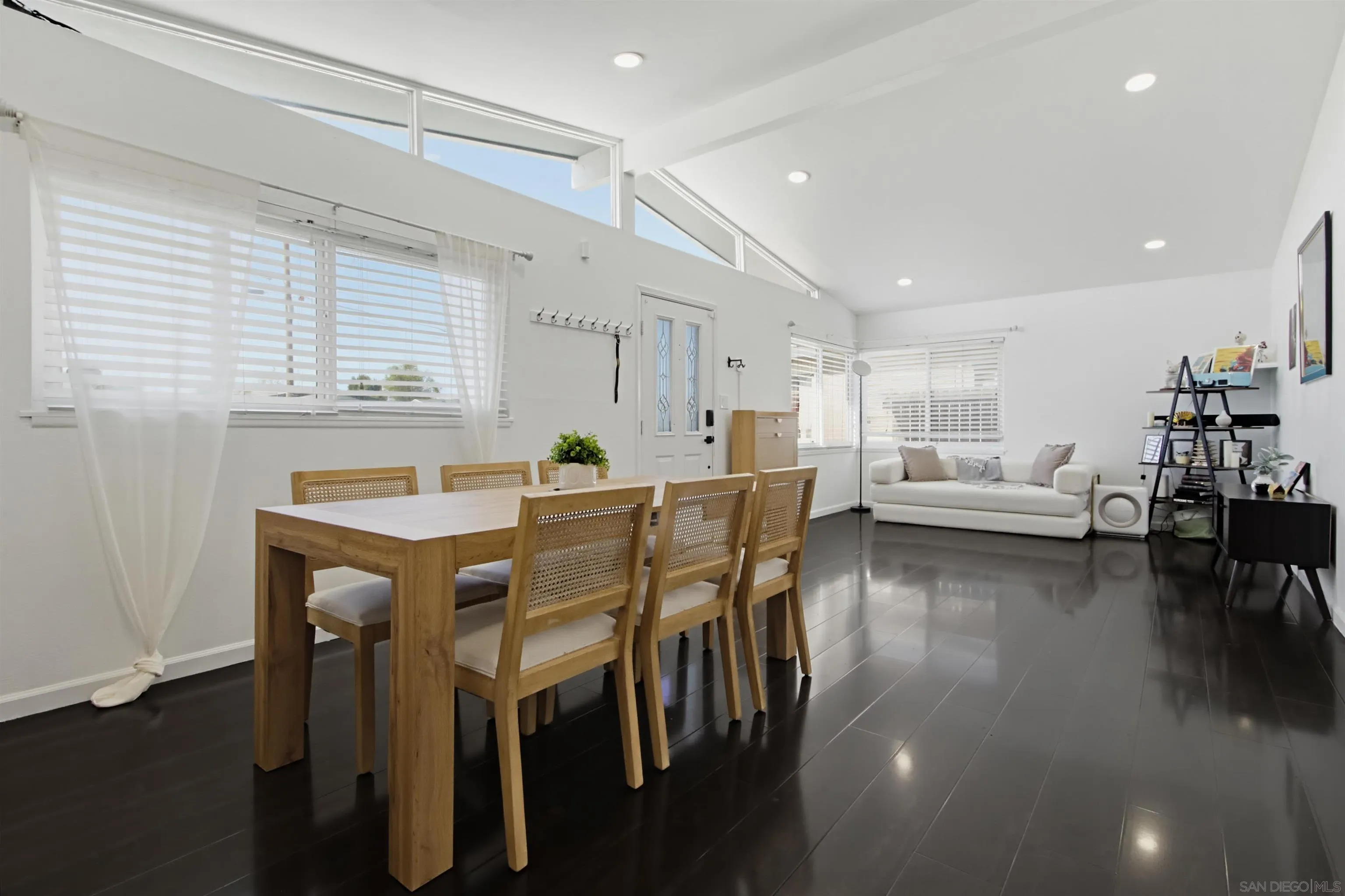 https://cdn.realtyfeed.com/cdn/127/260025379/33c21a4e774aadf2098c3e4f91ed203d.webp