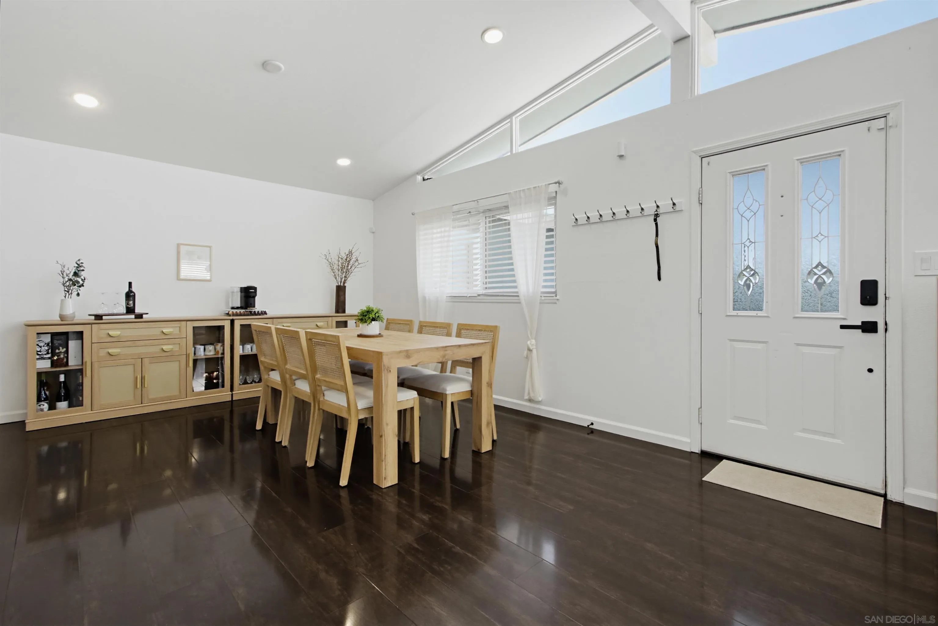 https://cdn.realtyfeed.com/cdn/127/260025379/a32d87bf1bd5a4a08bedf03639497076.webp