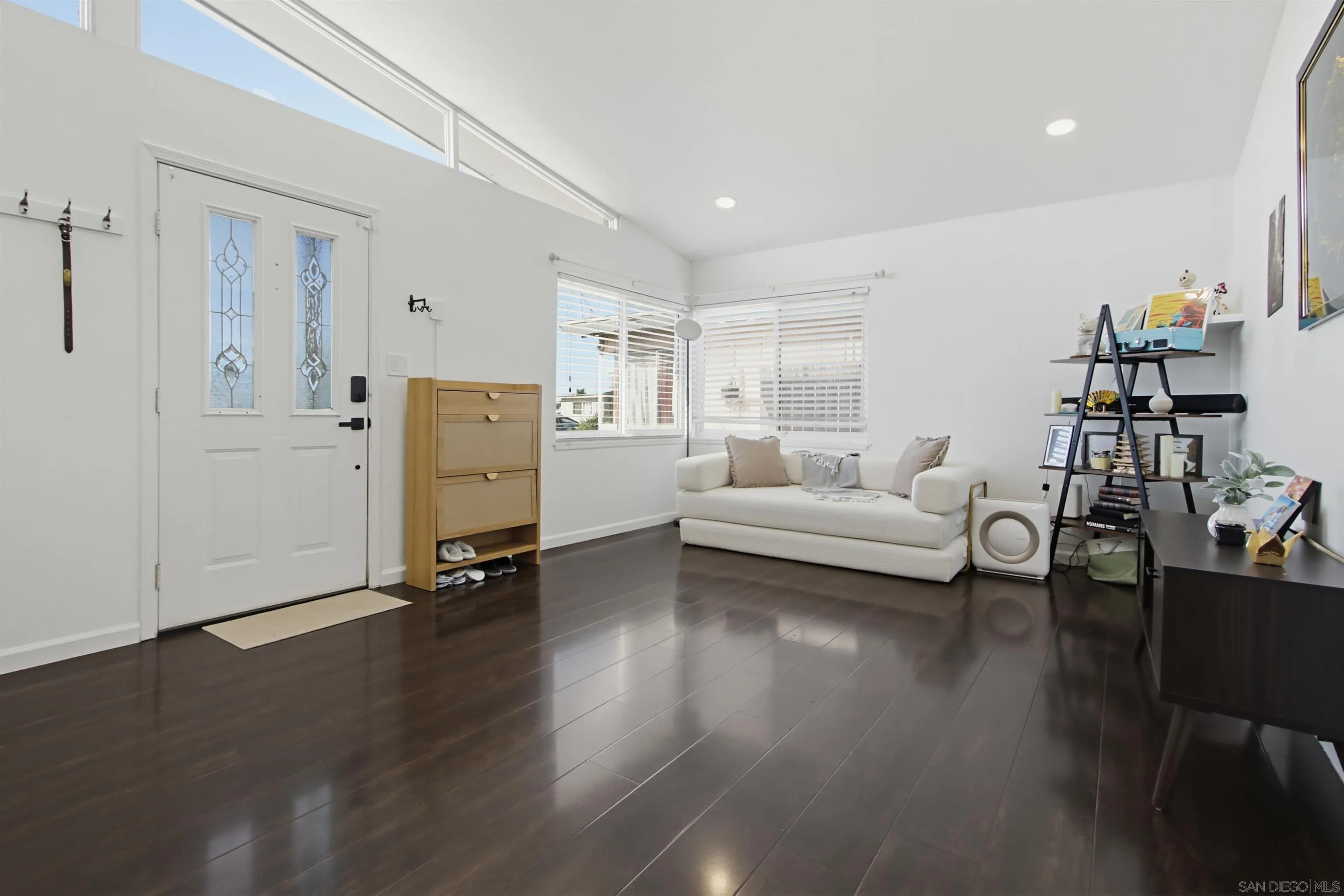 https://cdn.realtyfeed.com/cdn/127/260025379/b2b138d31289005bd4c79de5f7c3dd23.webp