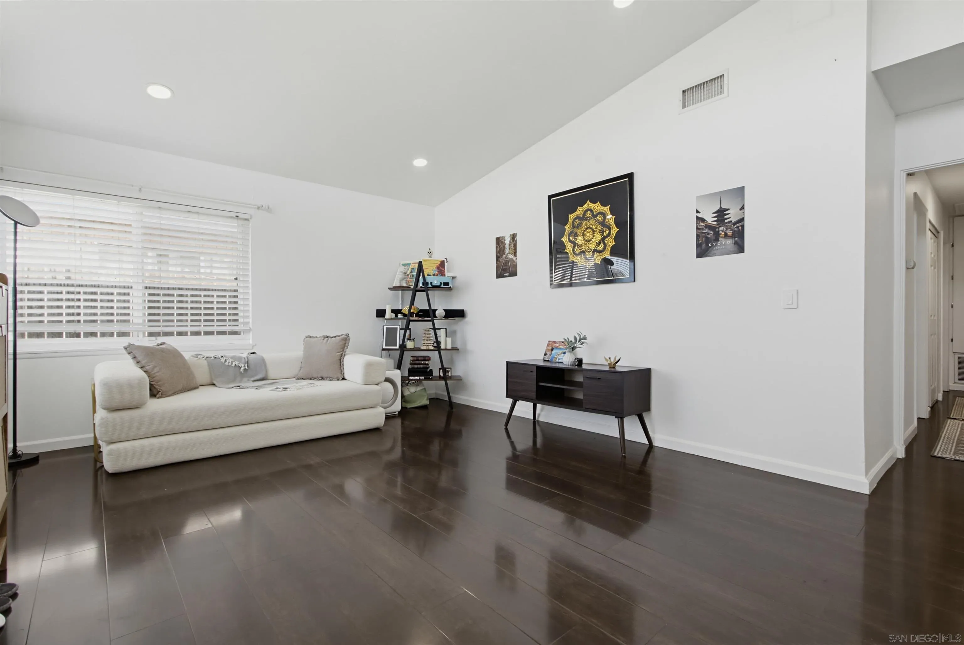 https://cdn.realtyfeed.com/cdn/127/260025379/c44ee5c4c52430e92b8401d8eadaa29b.webp