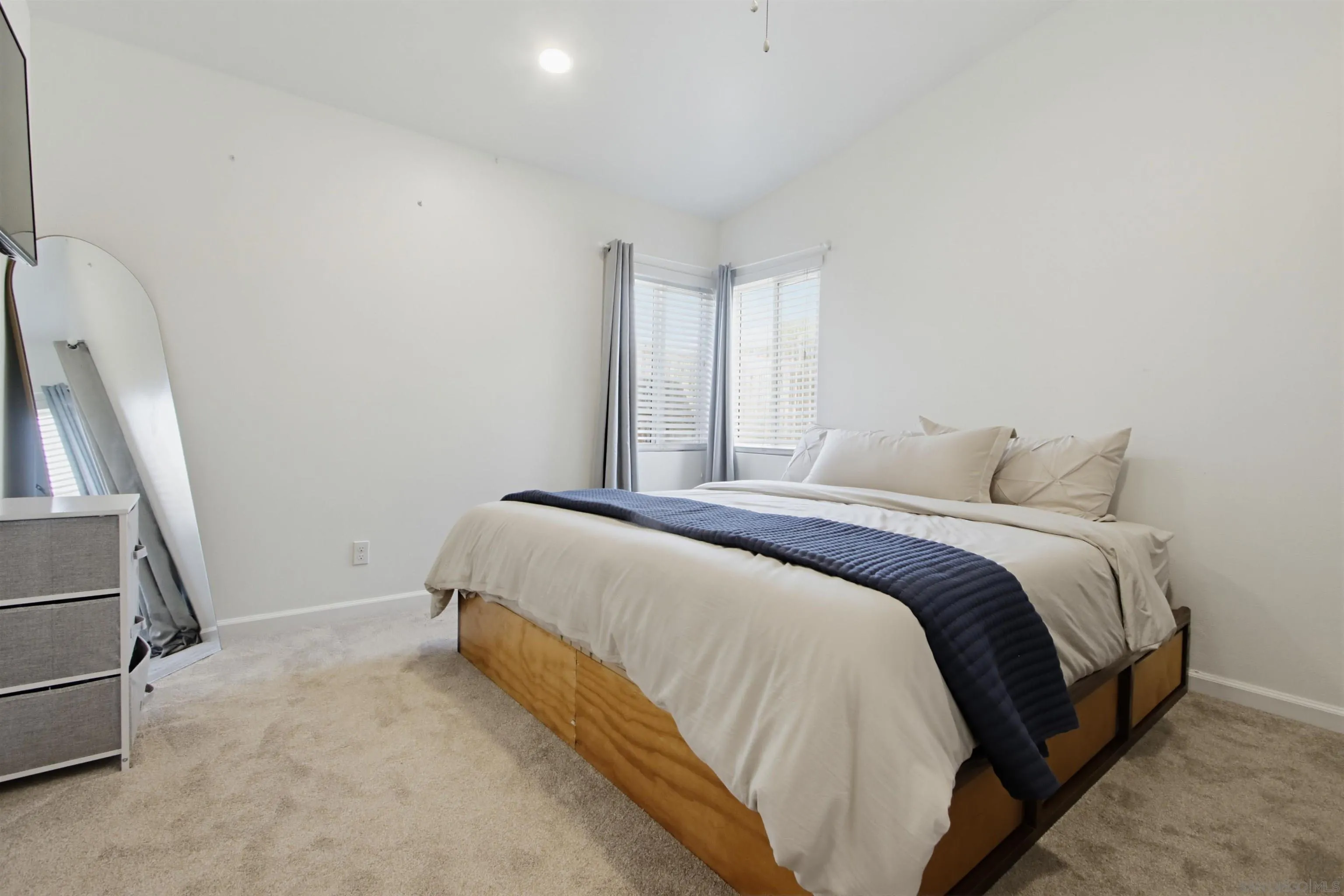 https://cdn.realtyfeed.com/cdn/127/260025379/f3d8966f5bdb66fd0bf0581179ff1c73.webp