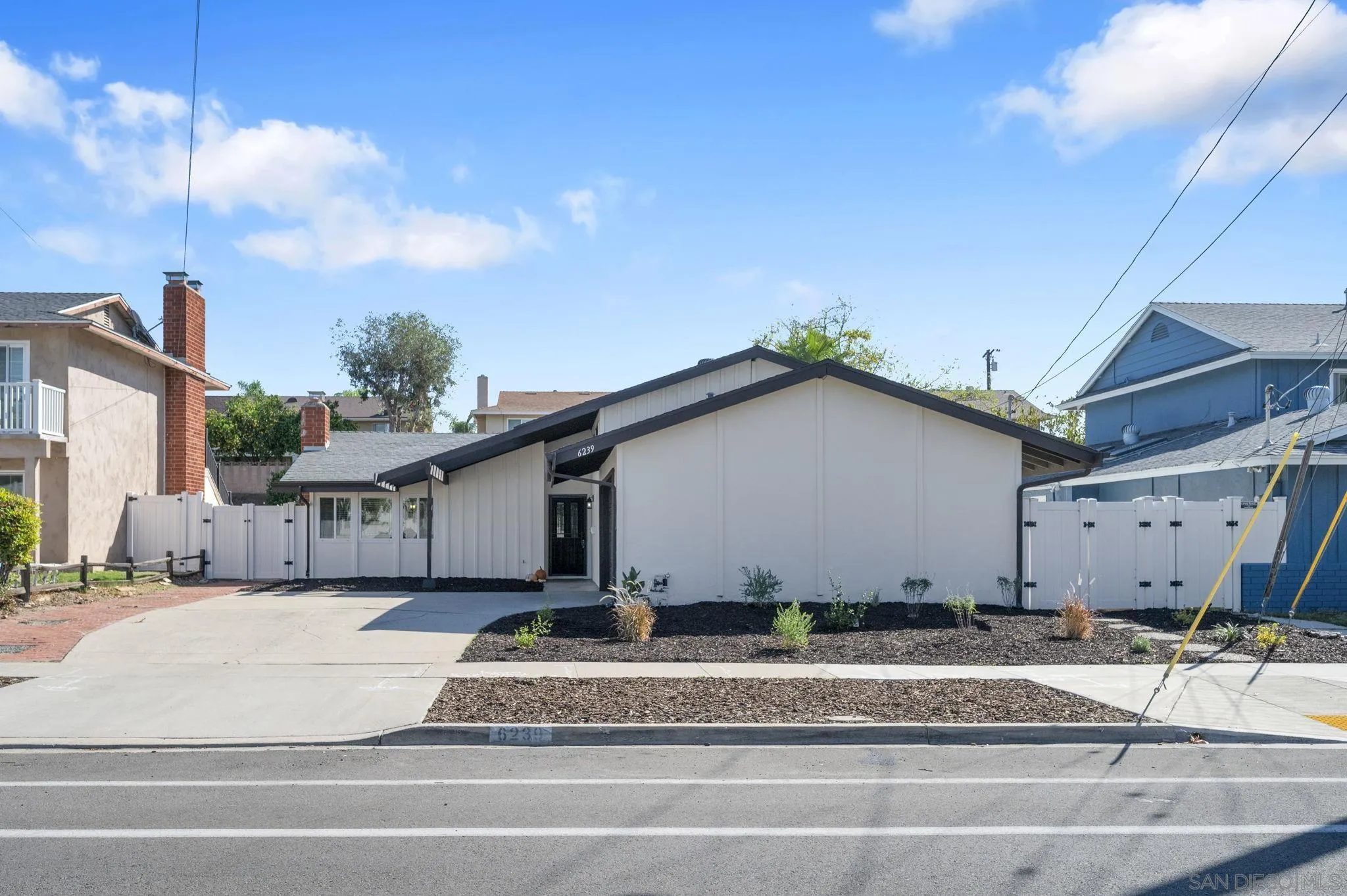 https://cdn.realtyfeed.com/cdn/127/260025392/06c45910a8a24ff65f3bb1852144e2cc.webp