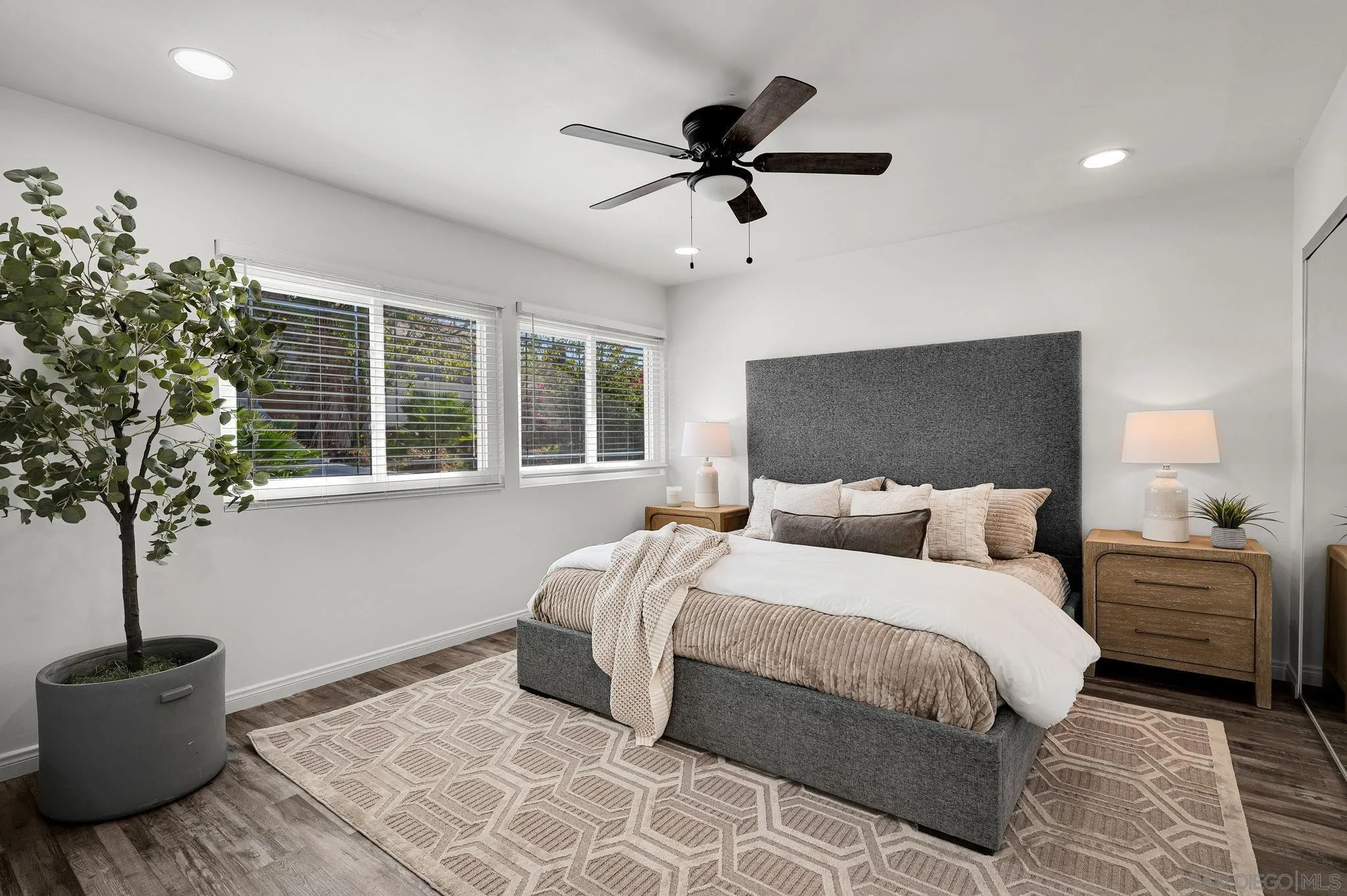 https://cdn.realtyfeed.com/cdn/127/260025392/2ee4953a625347ce961aae8c19d0ae50.webp