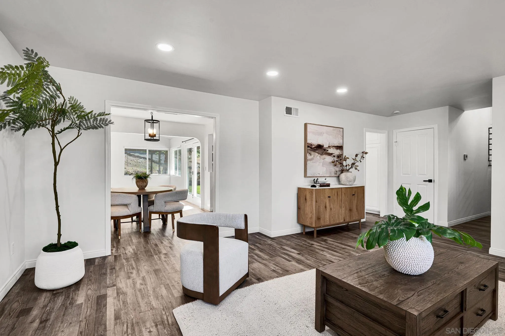 https://cdn.realtyfeed.com/cdn/127/260025392/892269e1782707306cfdde6e9c3a0453.webp