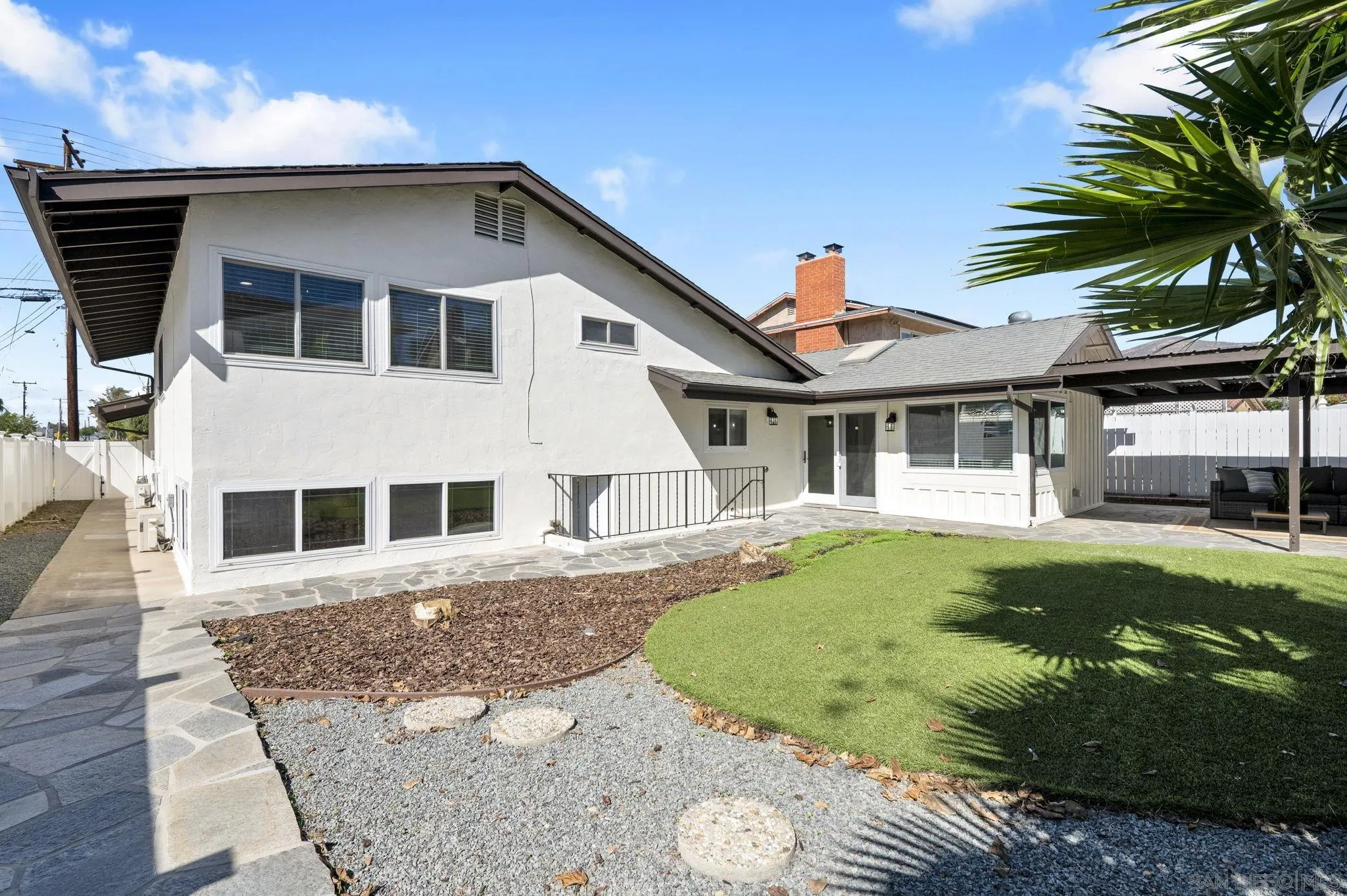 https://cdn.realtyfeed.com/cdn/127/260025392/aa1cf8bebbf0113e5ae35e36f8add489.webp