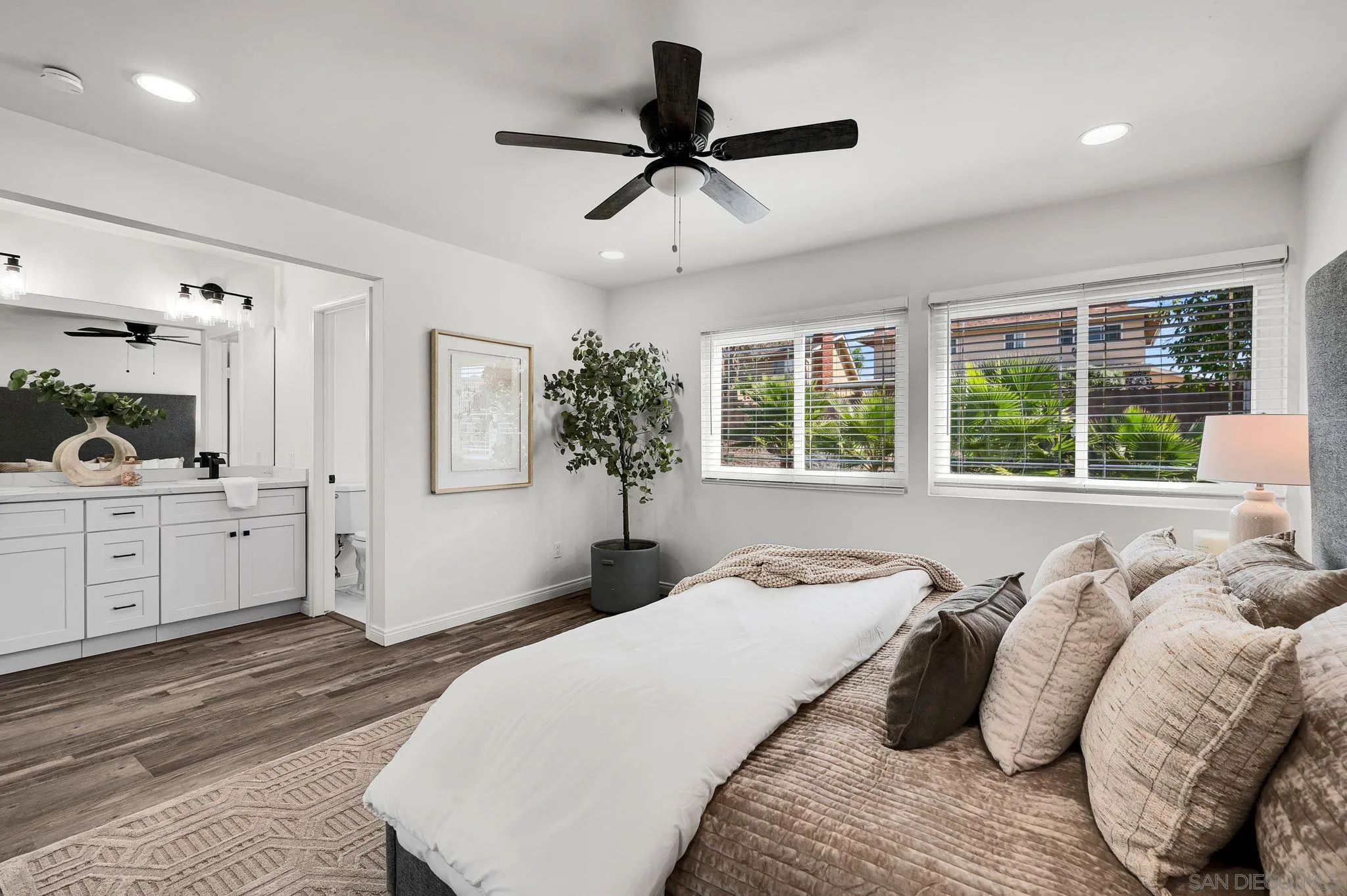 https://cdn.realtyfeed.com/cdn/127/260025392/b07fbdf05c1ccfb534108a383d3e9efc.webp